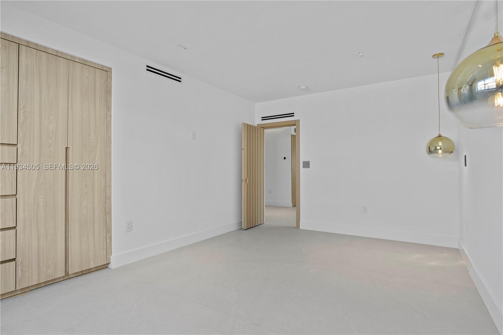 1661 Daytonia Rd Miami Beach, FL 33141