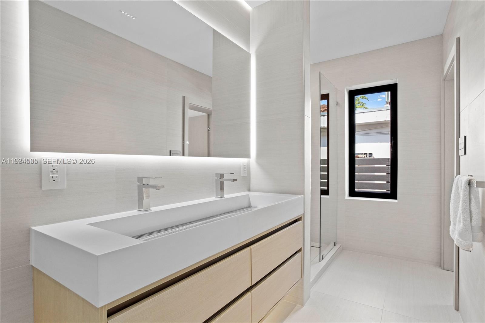 1661 Daytonia Rd Miami Beach, FL 33141