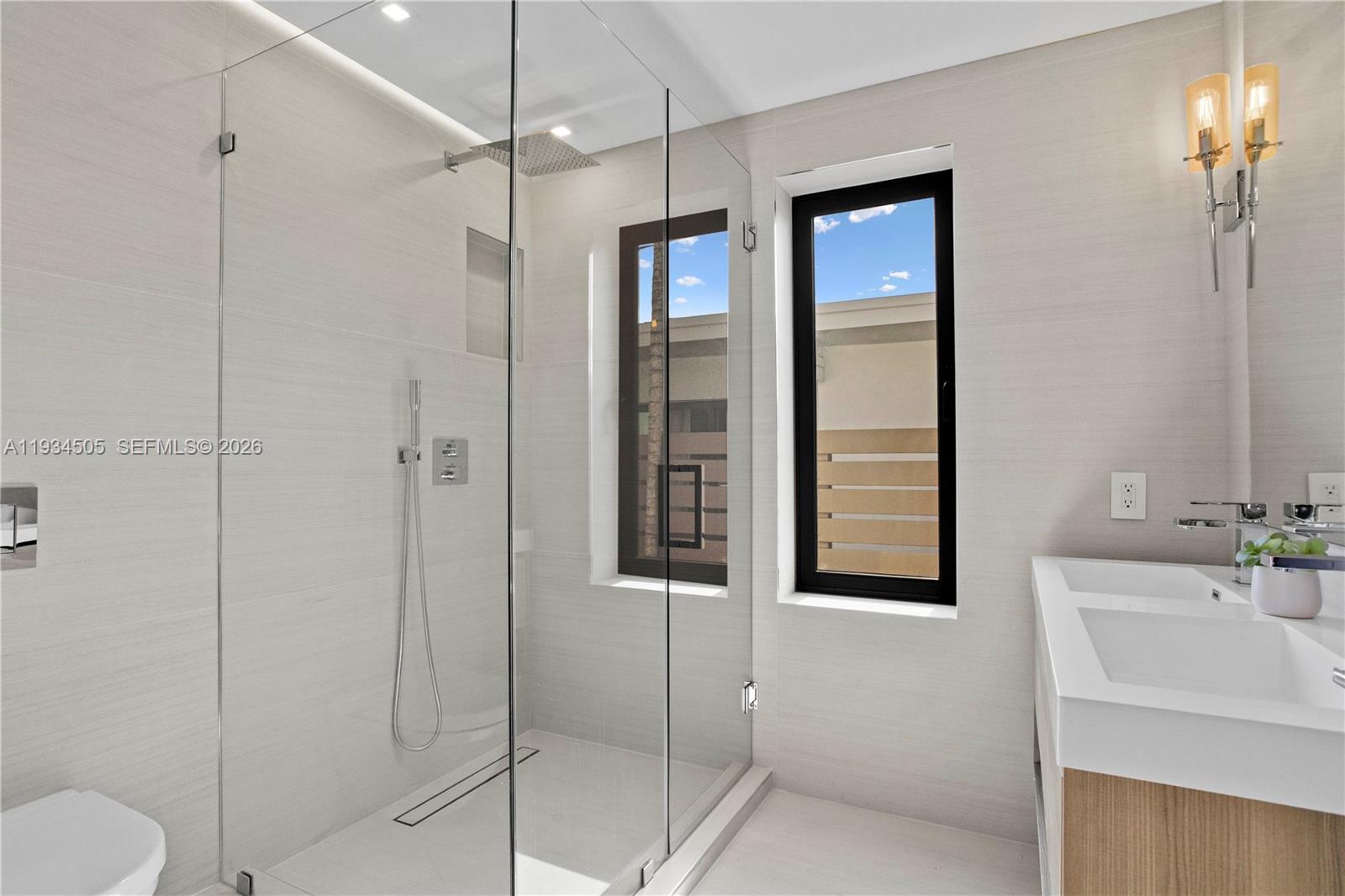 1661 Daytonia Rd Miami Beach, FL 33141