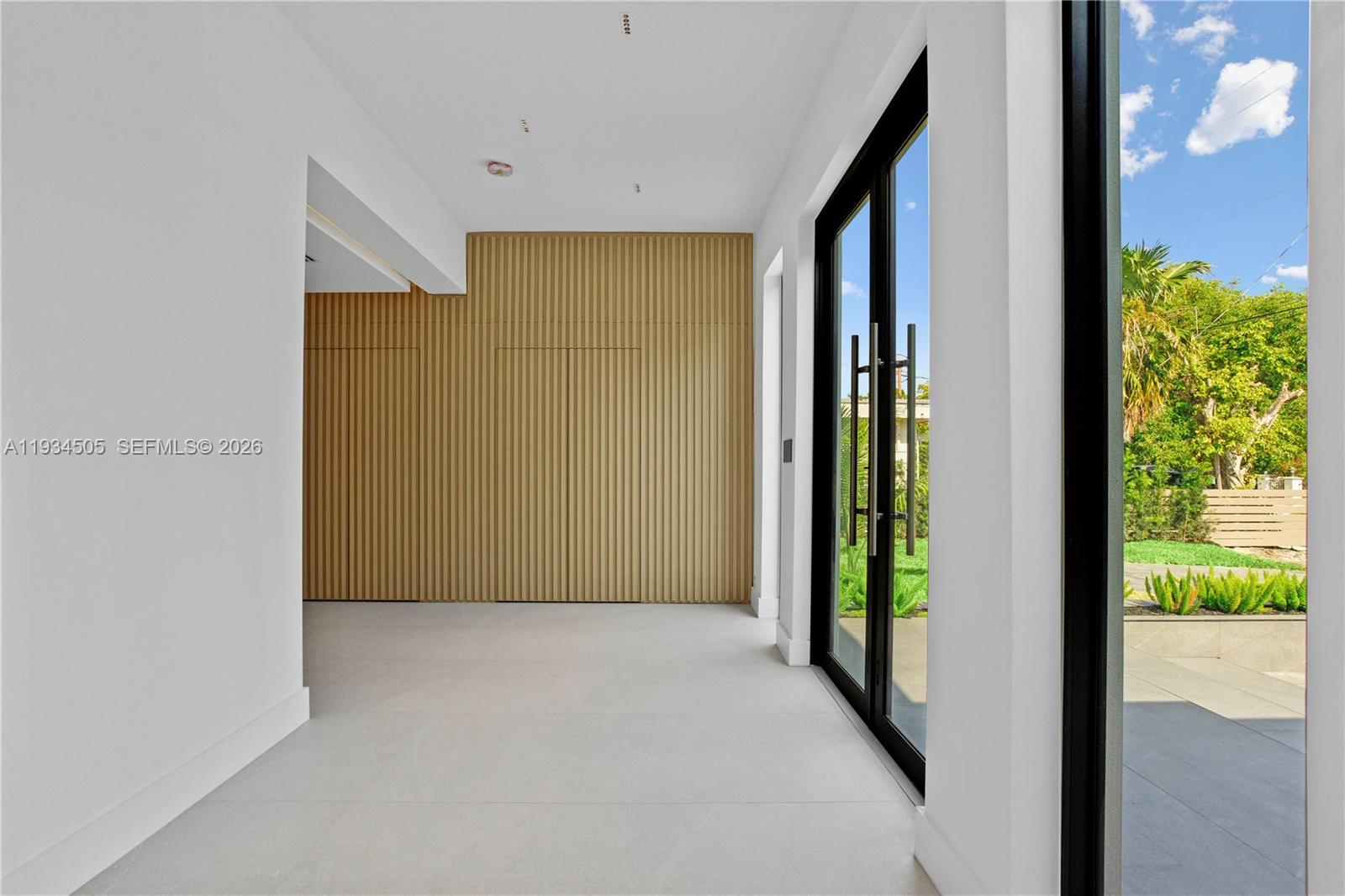 1661 Daytonia Rd Miami Beach, FL 33141