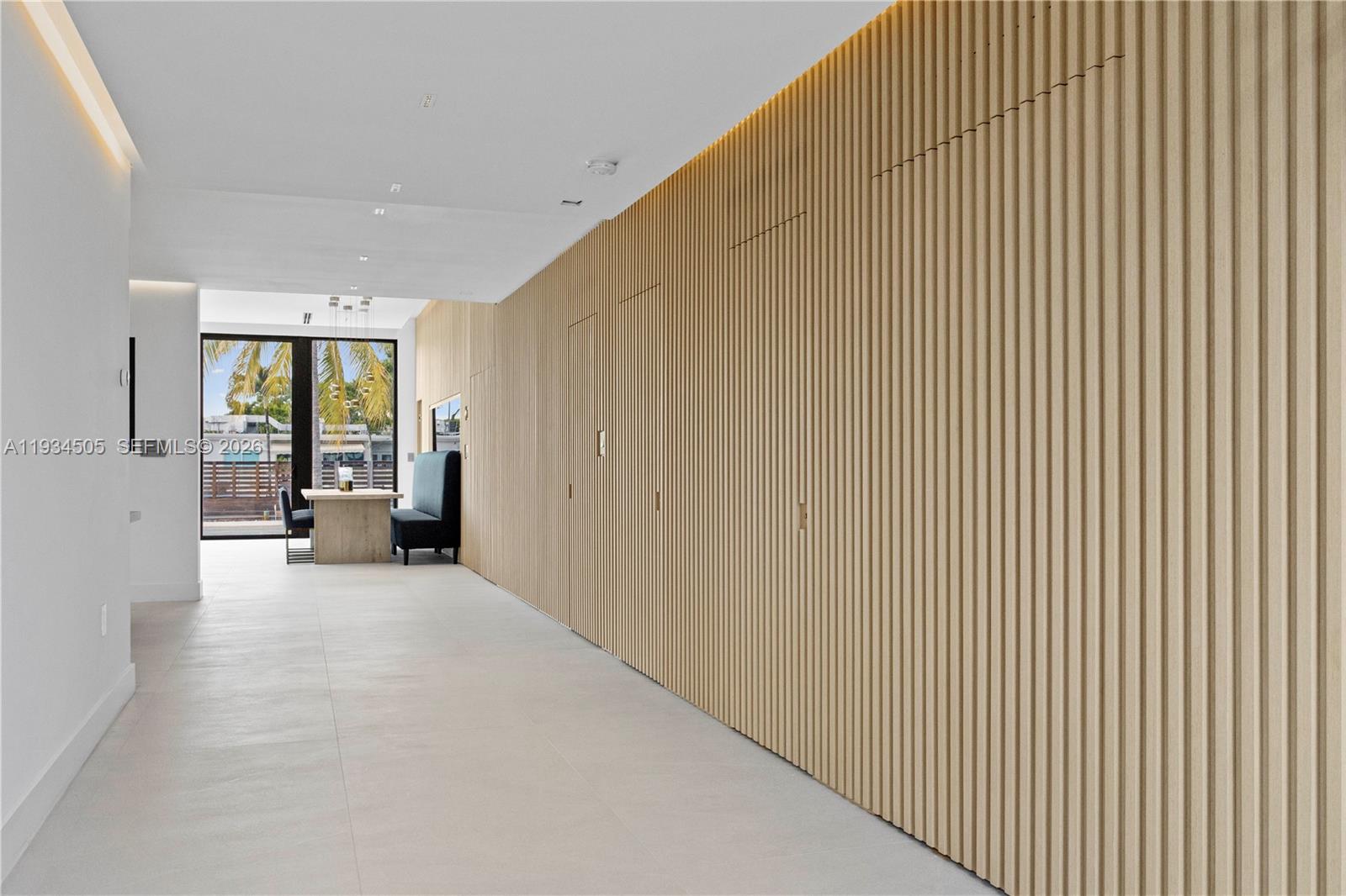 1661 Daytonia Rd Miami Beach, FL 33141