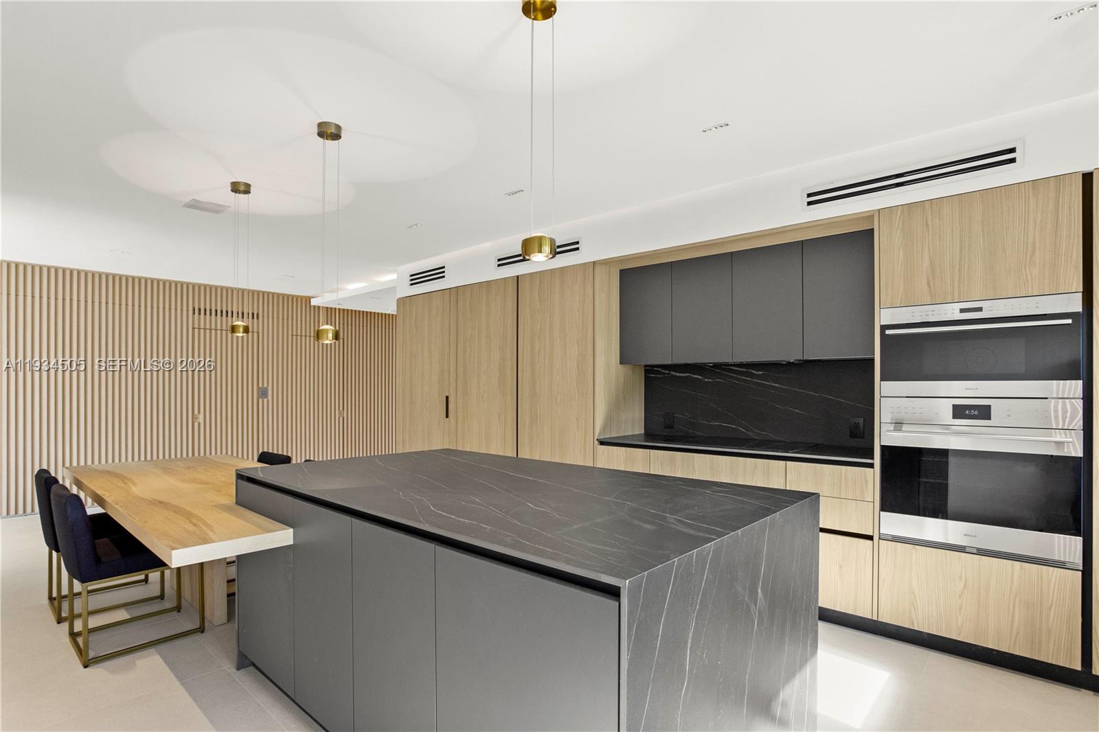 1661 Daytonia Rd Miami Beach, FL 33141