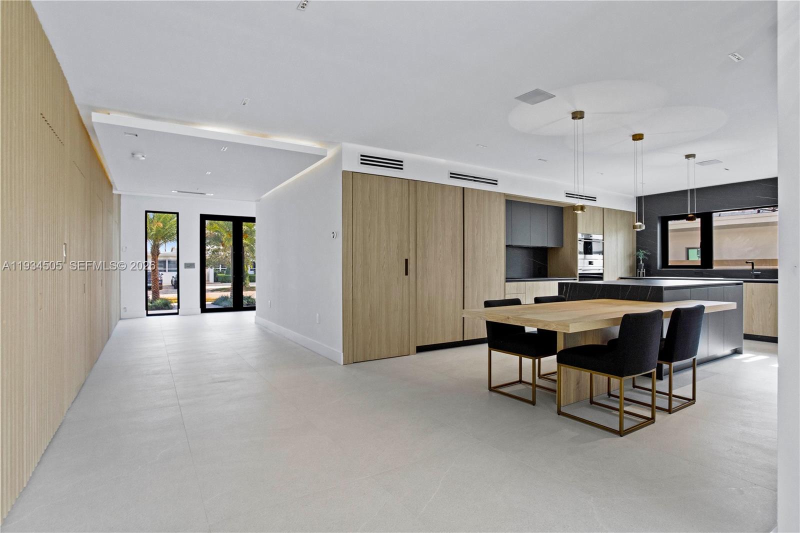 1661 Daytonia Rd Miami Beach, FL 33141