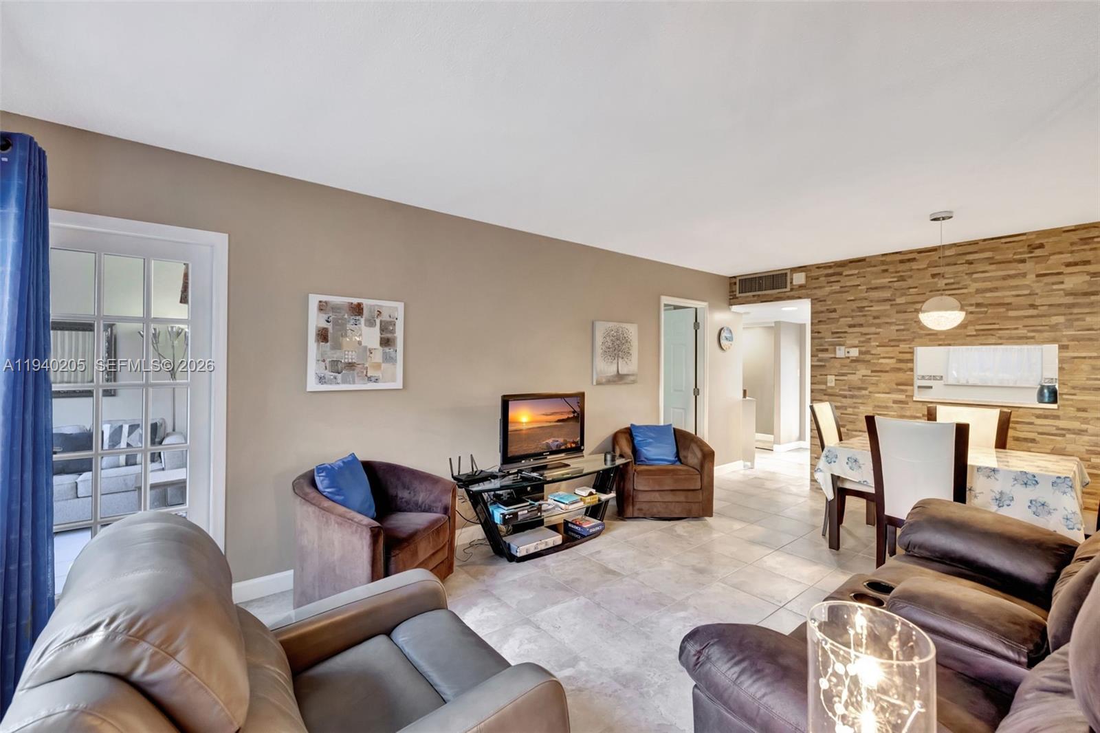 3431 NW 50th Ave #113 Lauderdale Lakes, FL 33319