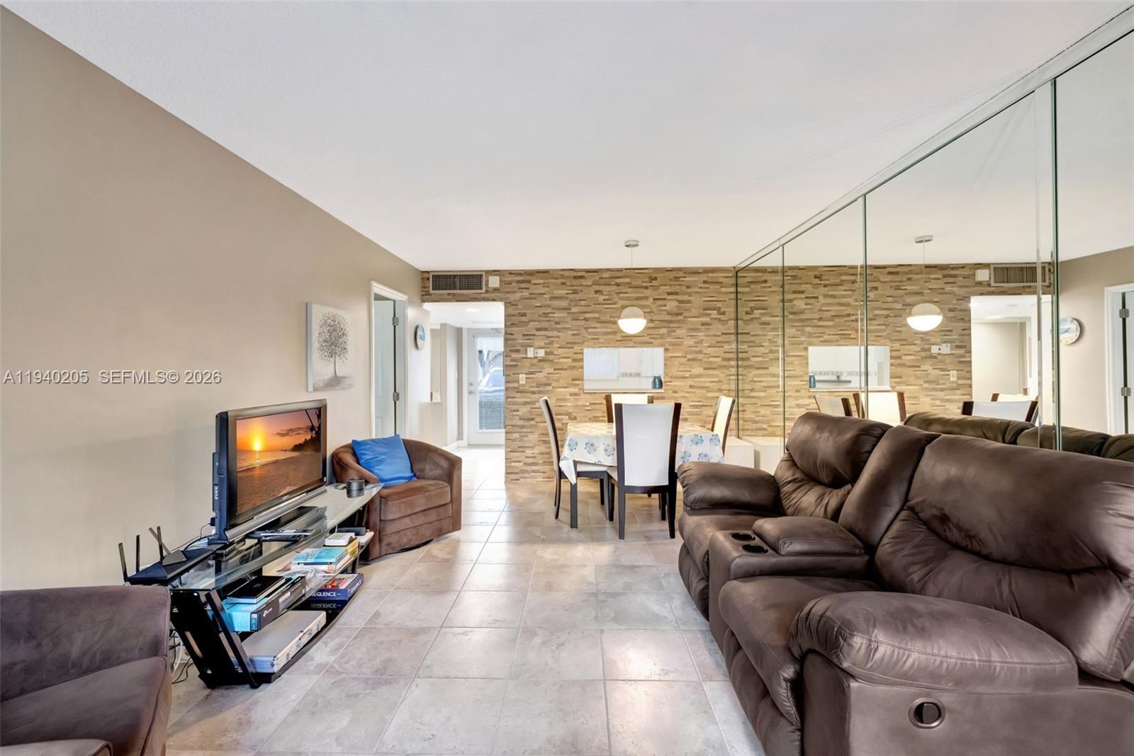 3431 NW 50th Ave #113 Lauderdale Lakes, FL 33319