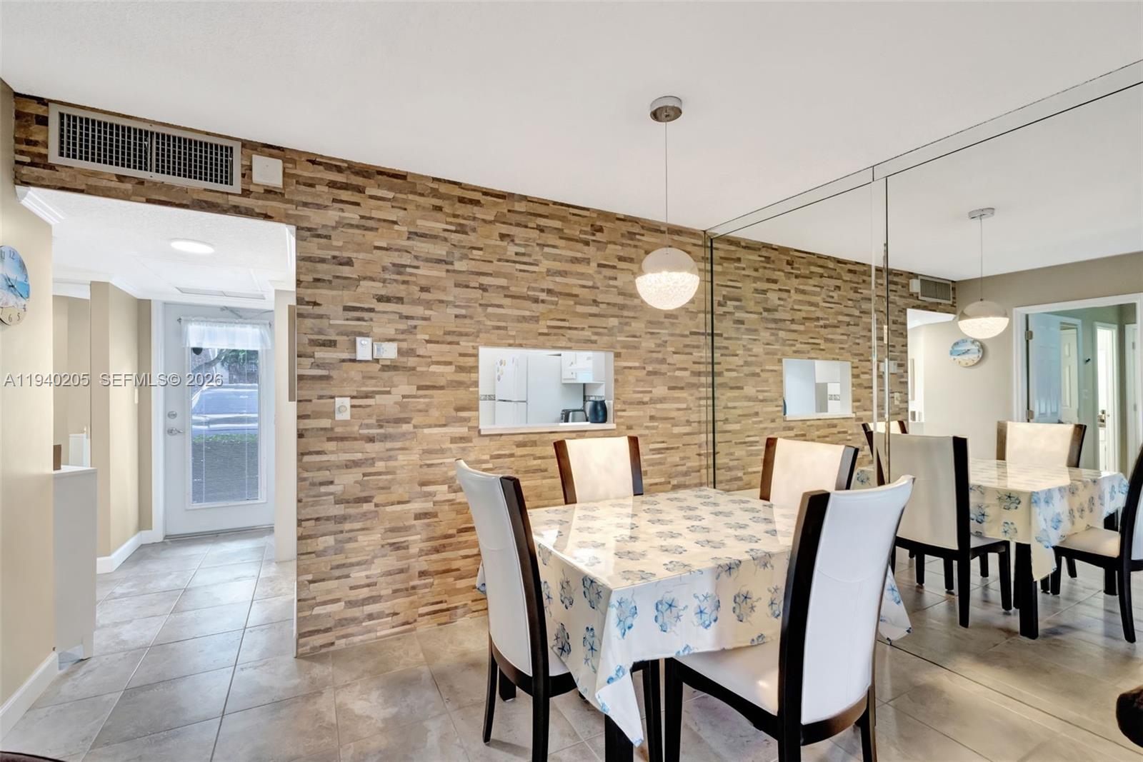 3431 NW 50th Ave #113 Lauderdale Lakes, FL 33319