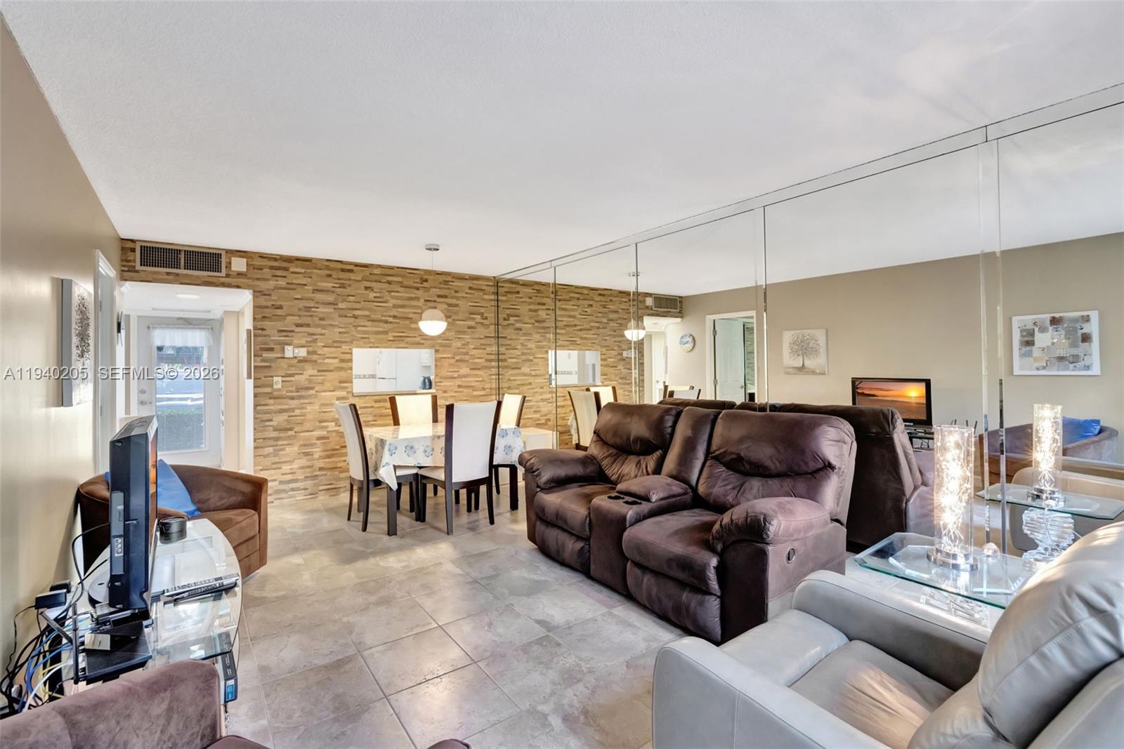 3431 NW 50th Ave #113 Lauderdale Lakes, FL 33319