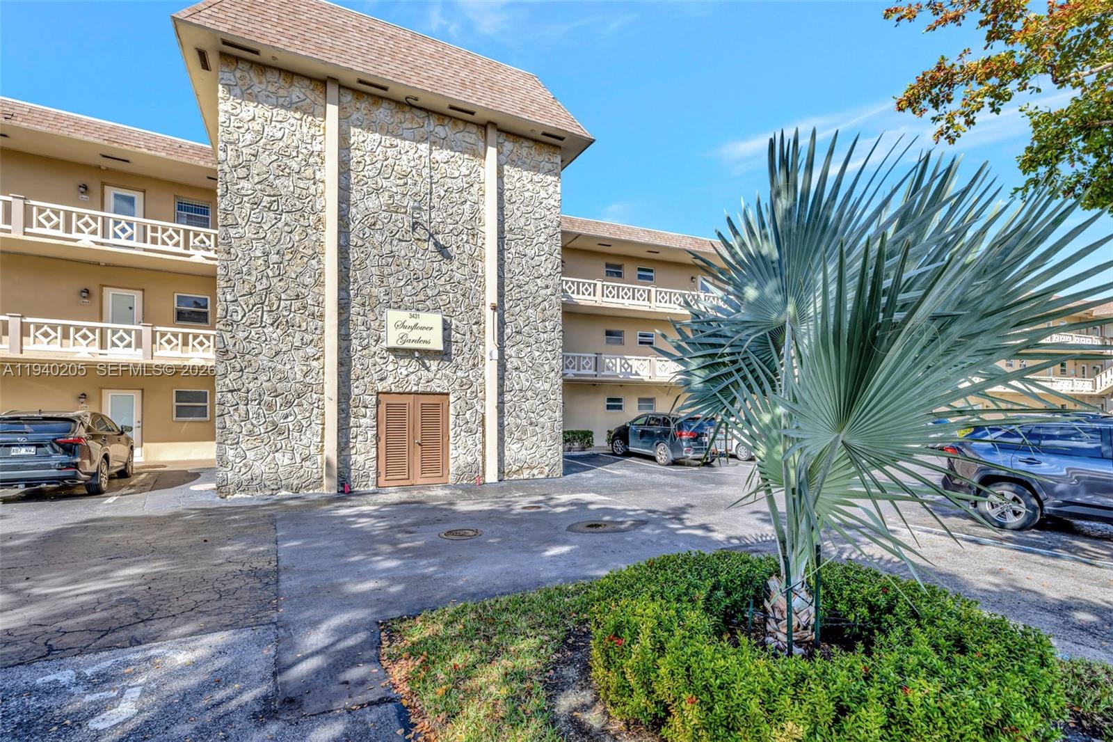 3431 NW 50th Ave #113 Lauderdale Lakes, FL 33319