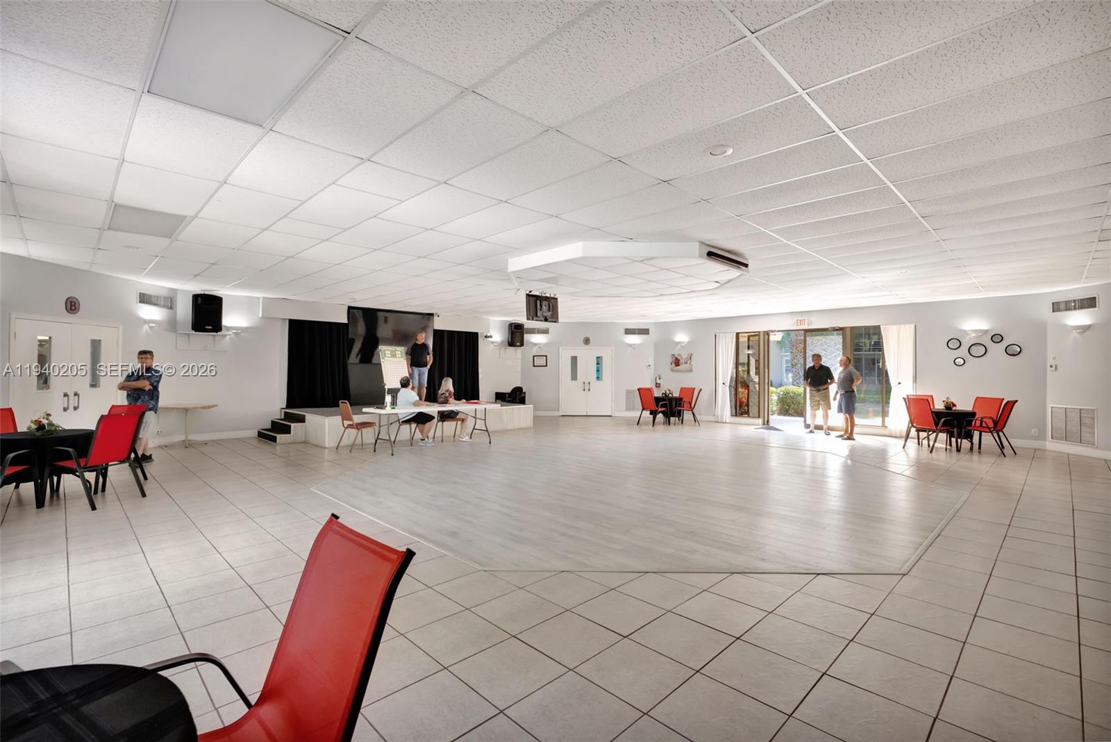 3431 NW 50th Ave #113 Lauderdale Lakes, FL 33319