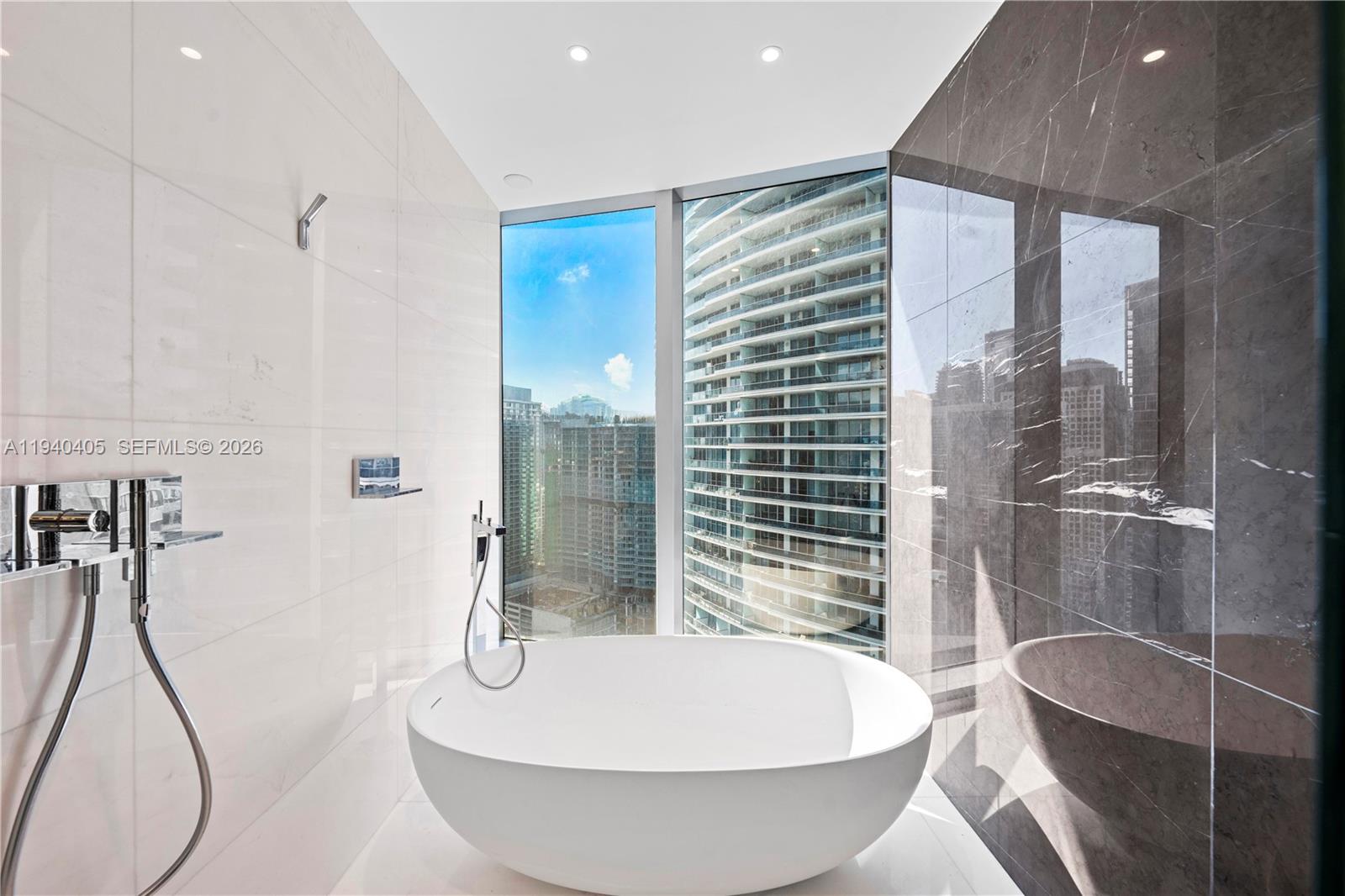 image Aston Martin Residences19