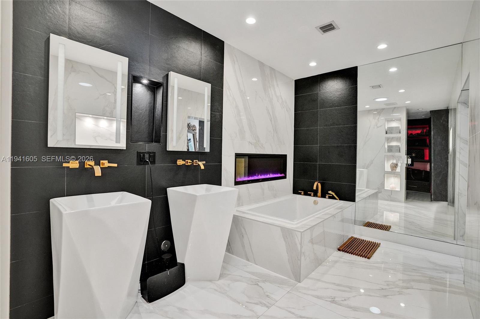 19130 NE 21st Ave North Miami Beach, FL 33179