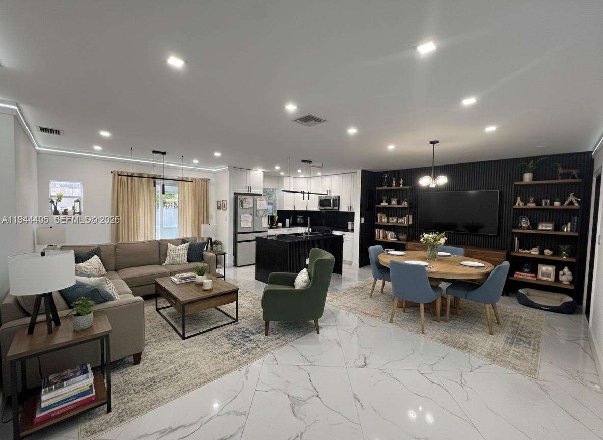 8600 Taft St Pembroke Pines, FL 33024