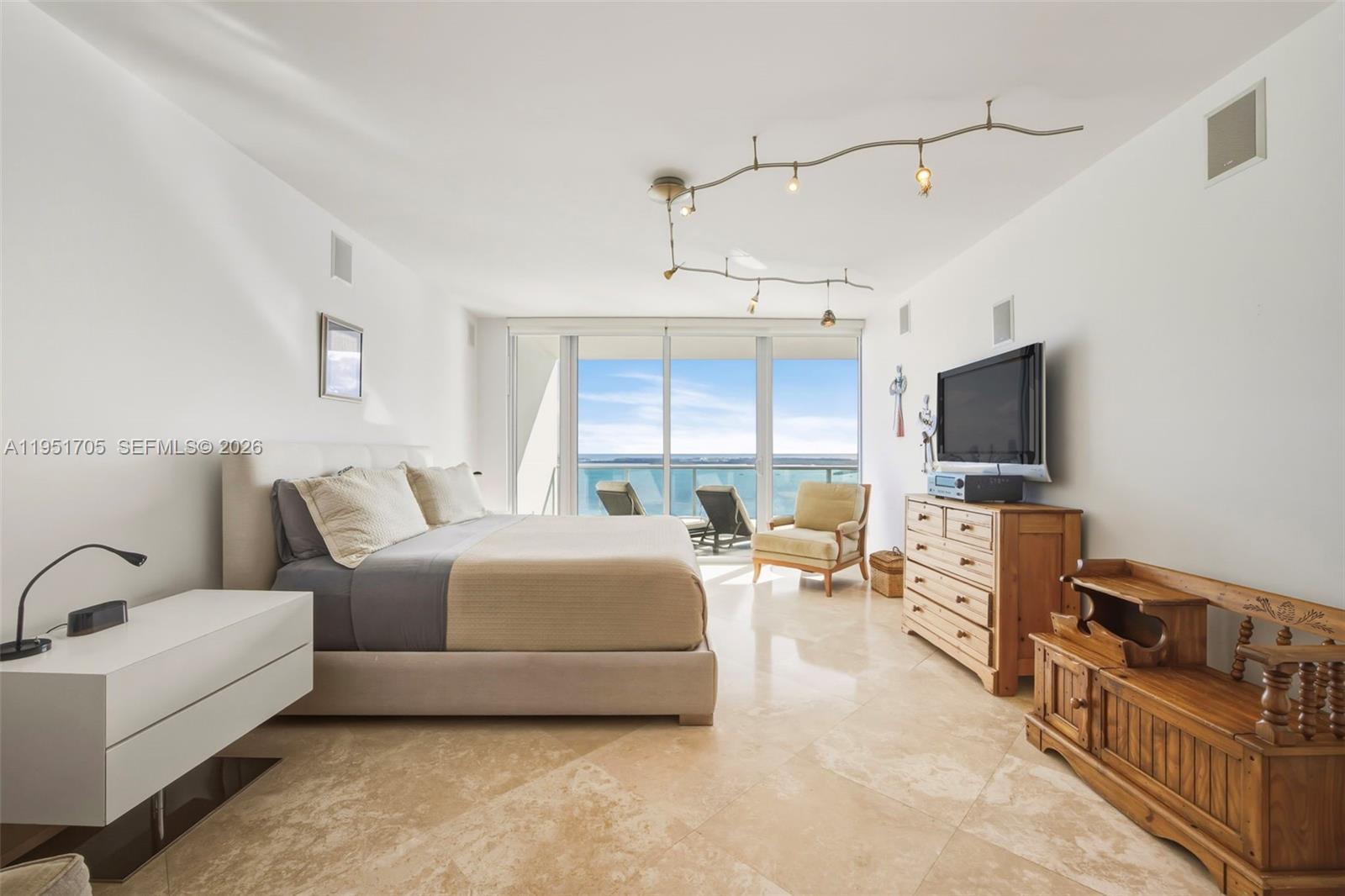 1331 Brickell Bay Dr #2807 Miami, FL 33131