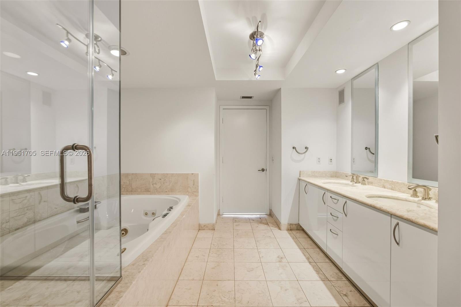 1331 Brickell Bay Dr #2807 Miami, FL 33131