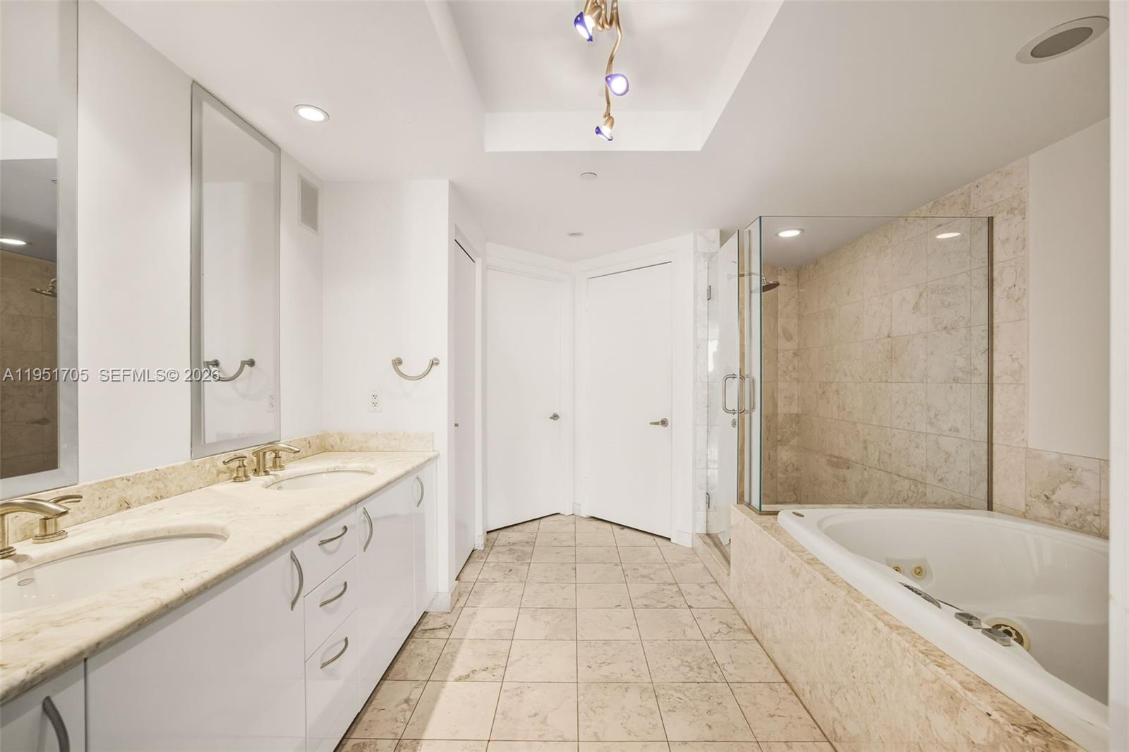 1331 Brickell Bay Dr #2807 Miami, FL 33131