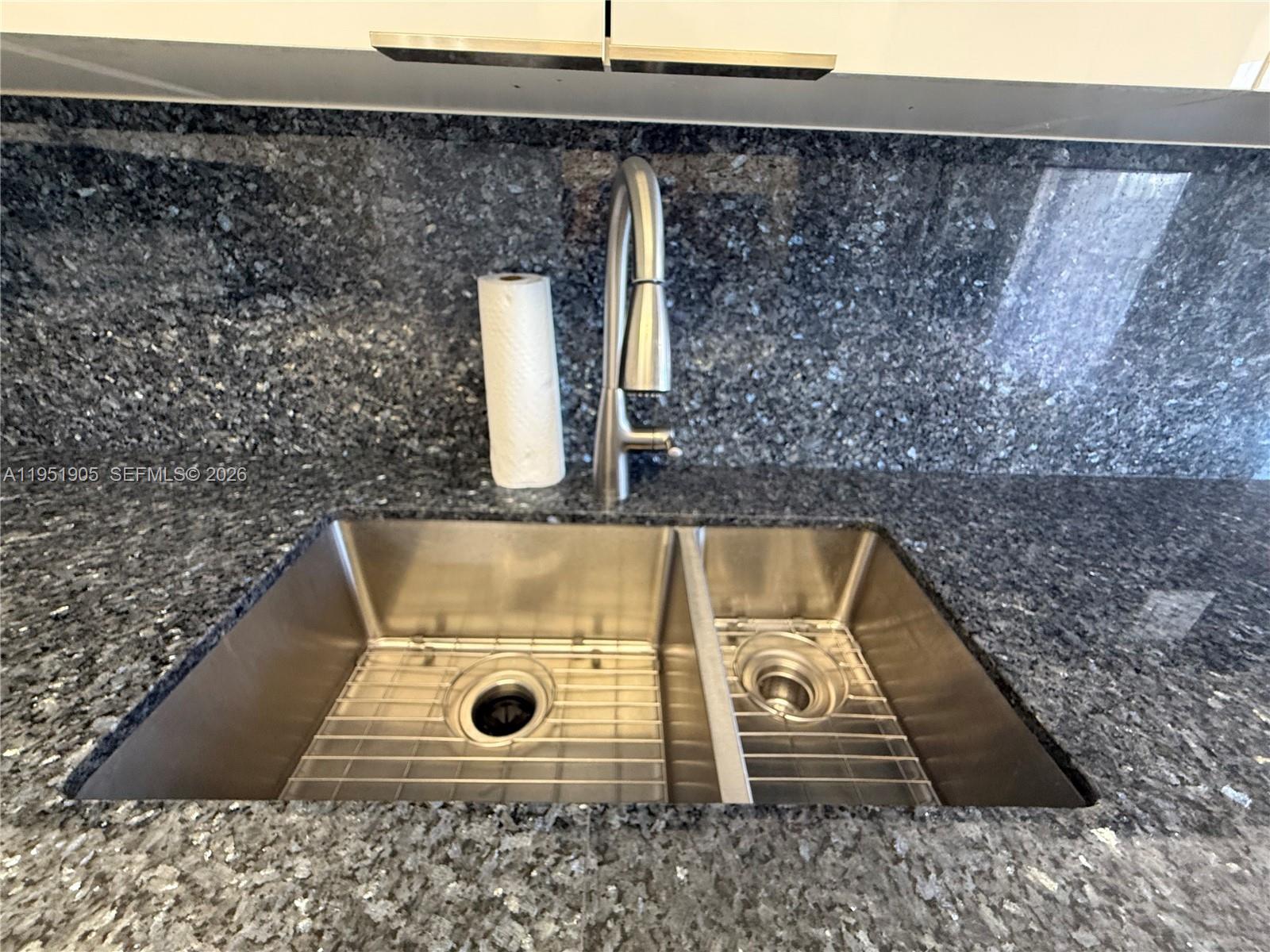 image Winston Towers 70011