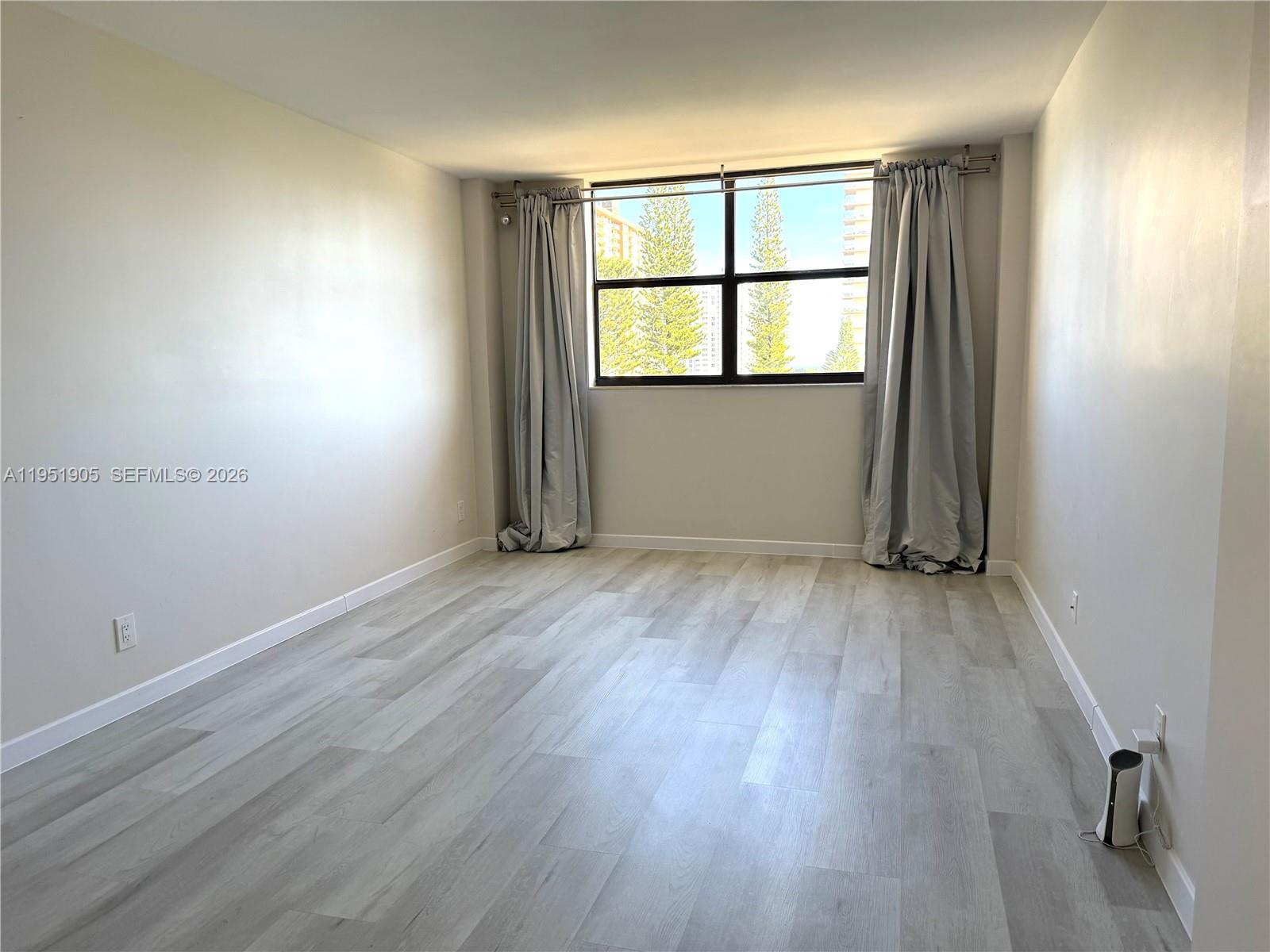 image Winston Towers 70012