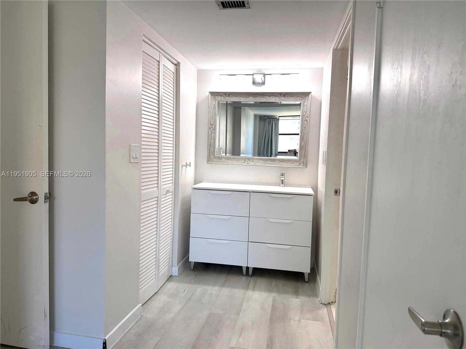 image Winston Towers 70015