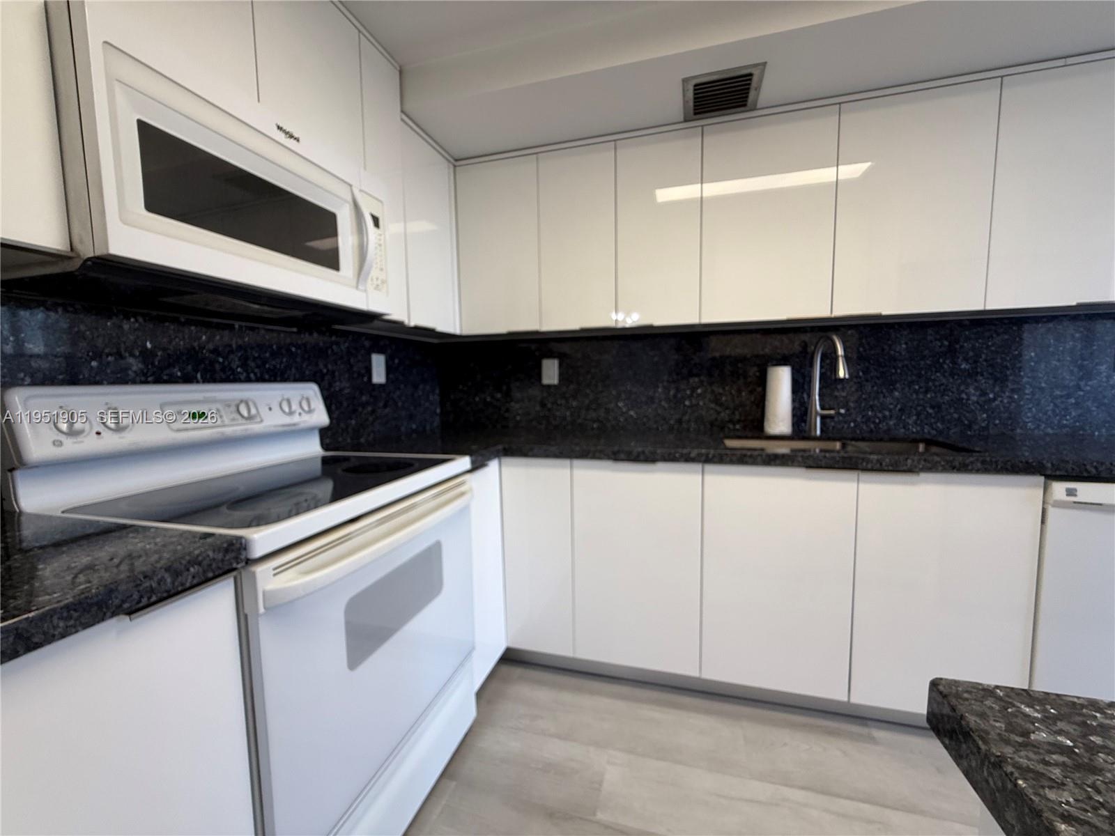 image Winston Towers 7005