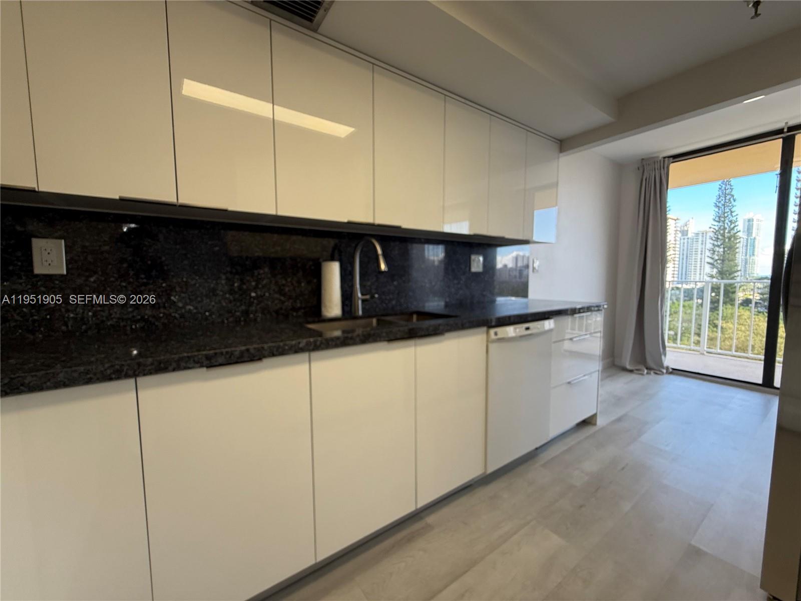 image Winston Towers 7006