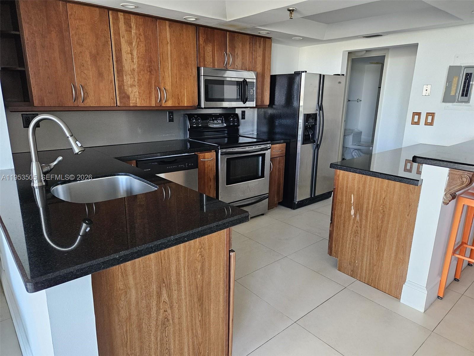 2401 Collins Ave #609