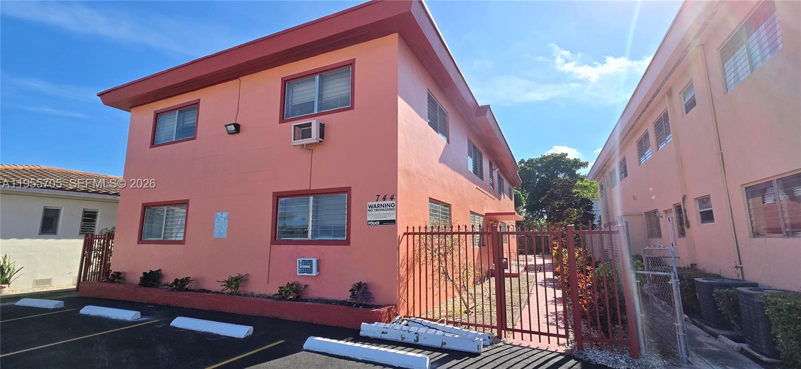 744 85th St #4 Miami Beach, FL 33141