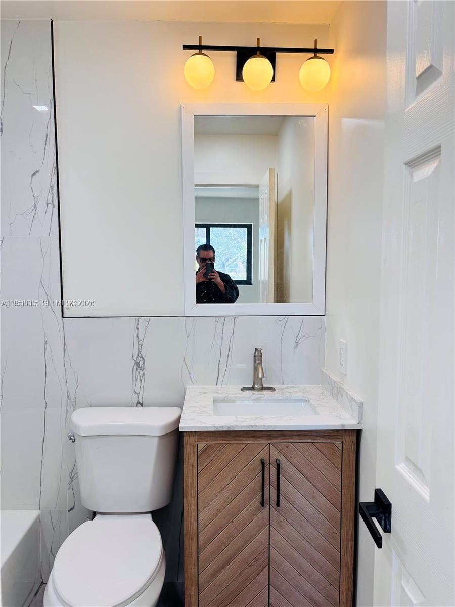 220 NW 27th Ave Pompano Beach, FL 33069