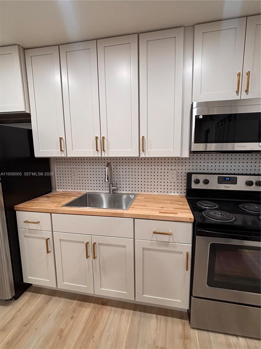 220 NW 27th Ave Pompano Beach, FL 33069