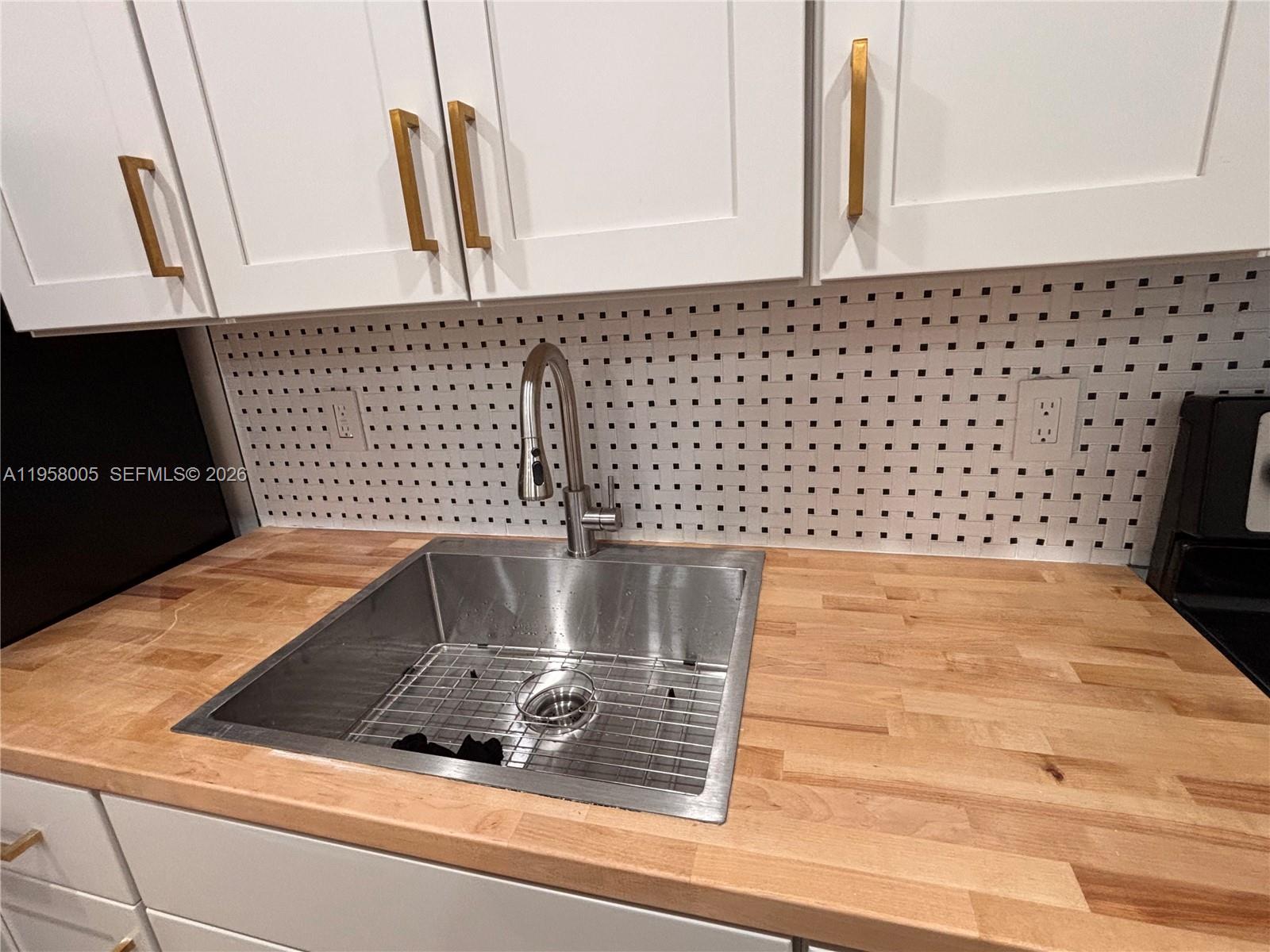 220 NW 27th Ave Pompano Beach, FL 33069