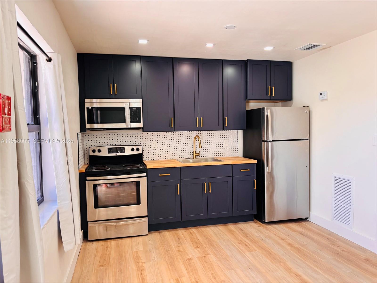 220 NW 27th Ave Pompano Beach, FL 33069