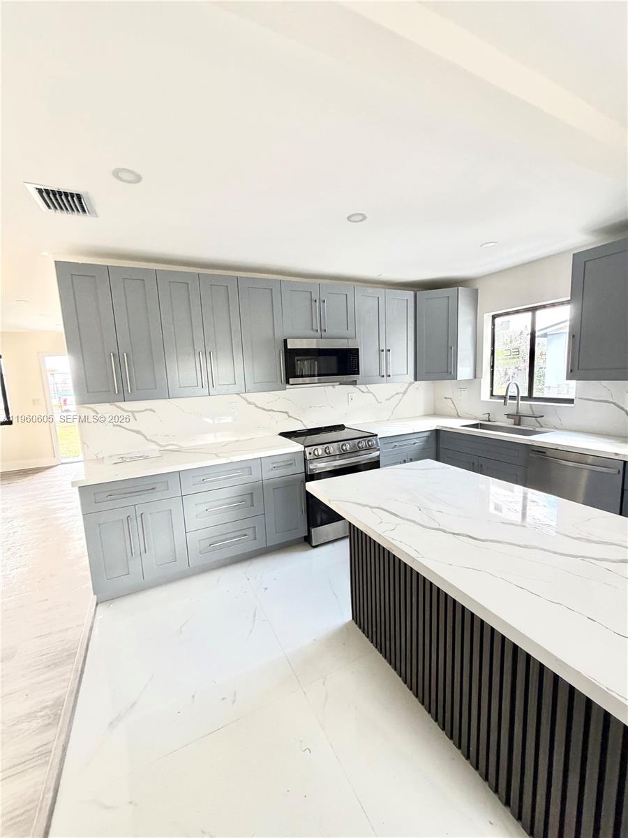 3740 NW 188th St Miami Gardens, FL 33055