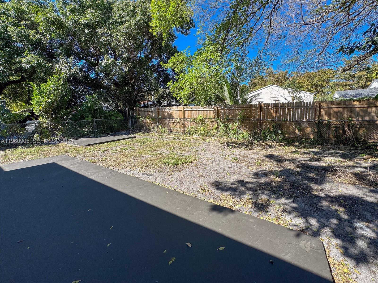 1319 NW 40th St Miami, FL 33142