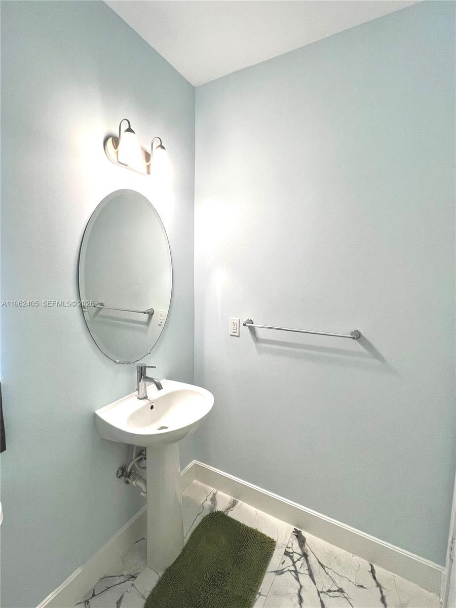 5016 NW 48th Ln Tamarac, FL 33319