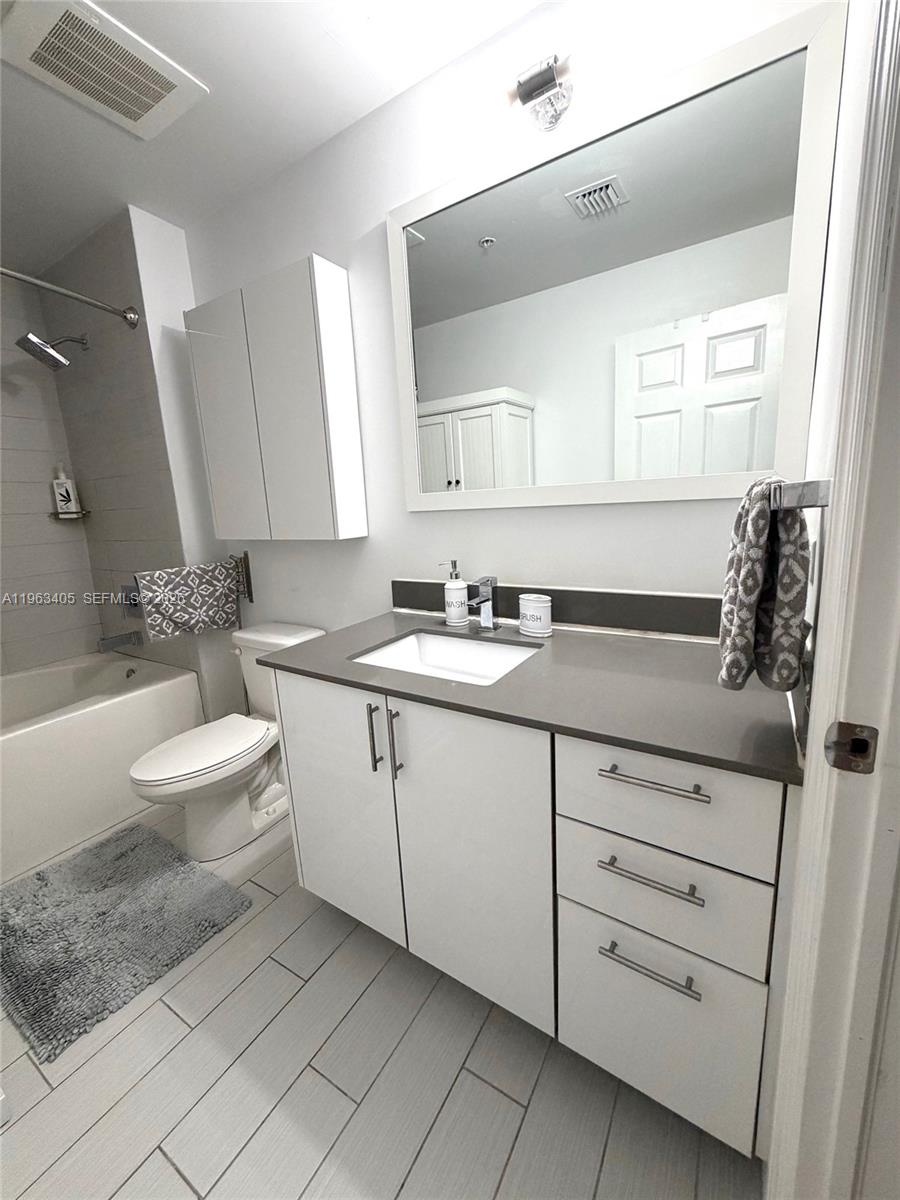 image Nine at Mary Brickell Village9