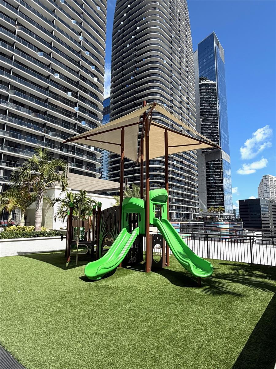 image Nine at Mary Brickell Village20