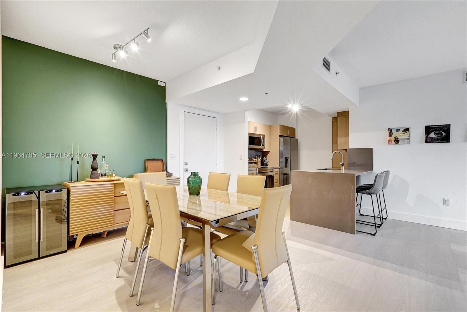 image The Venture at Aventura9