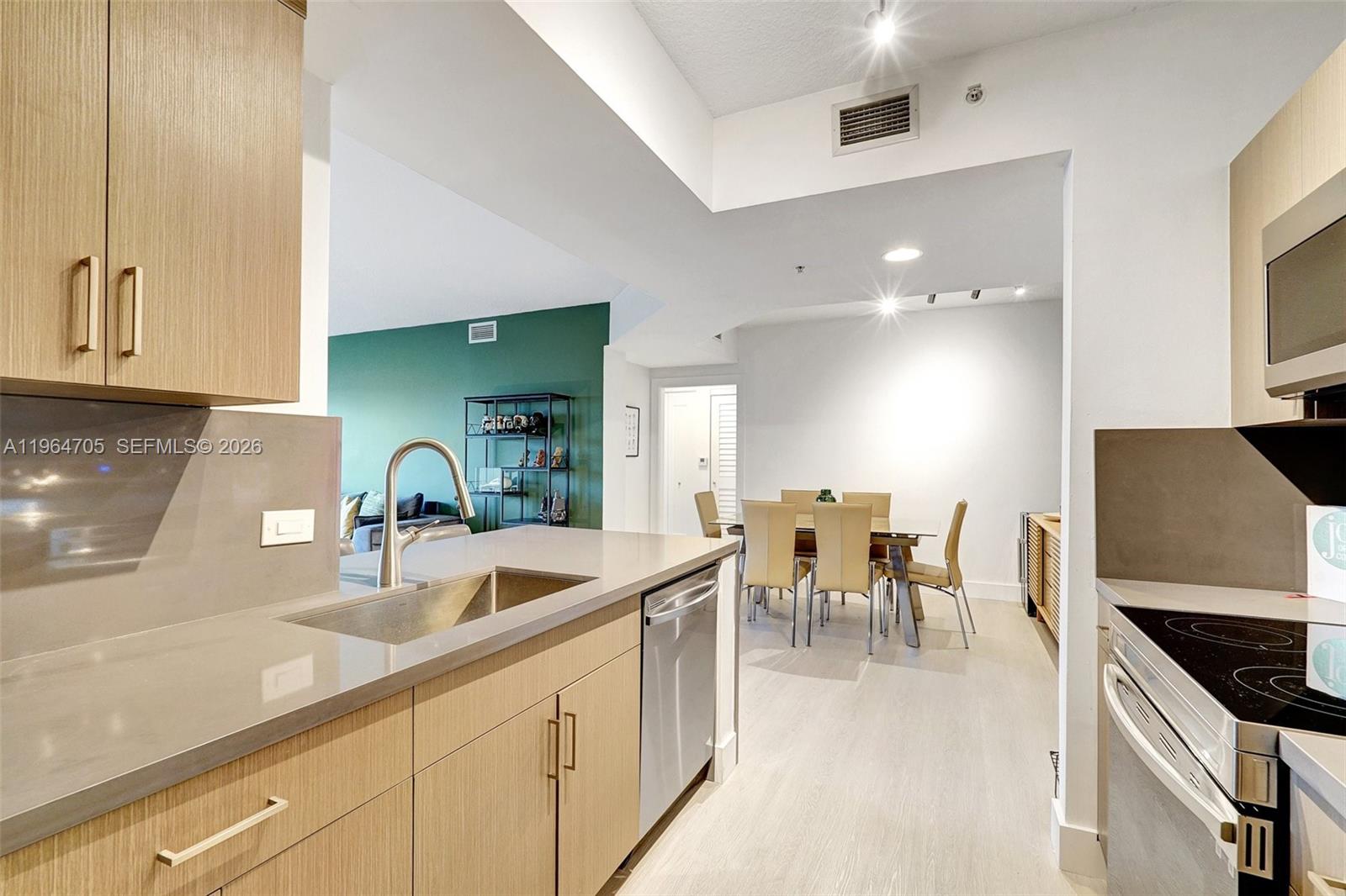 image The Venture at Aventura11