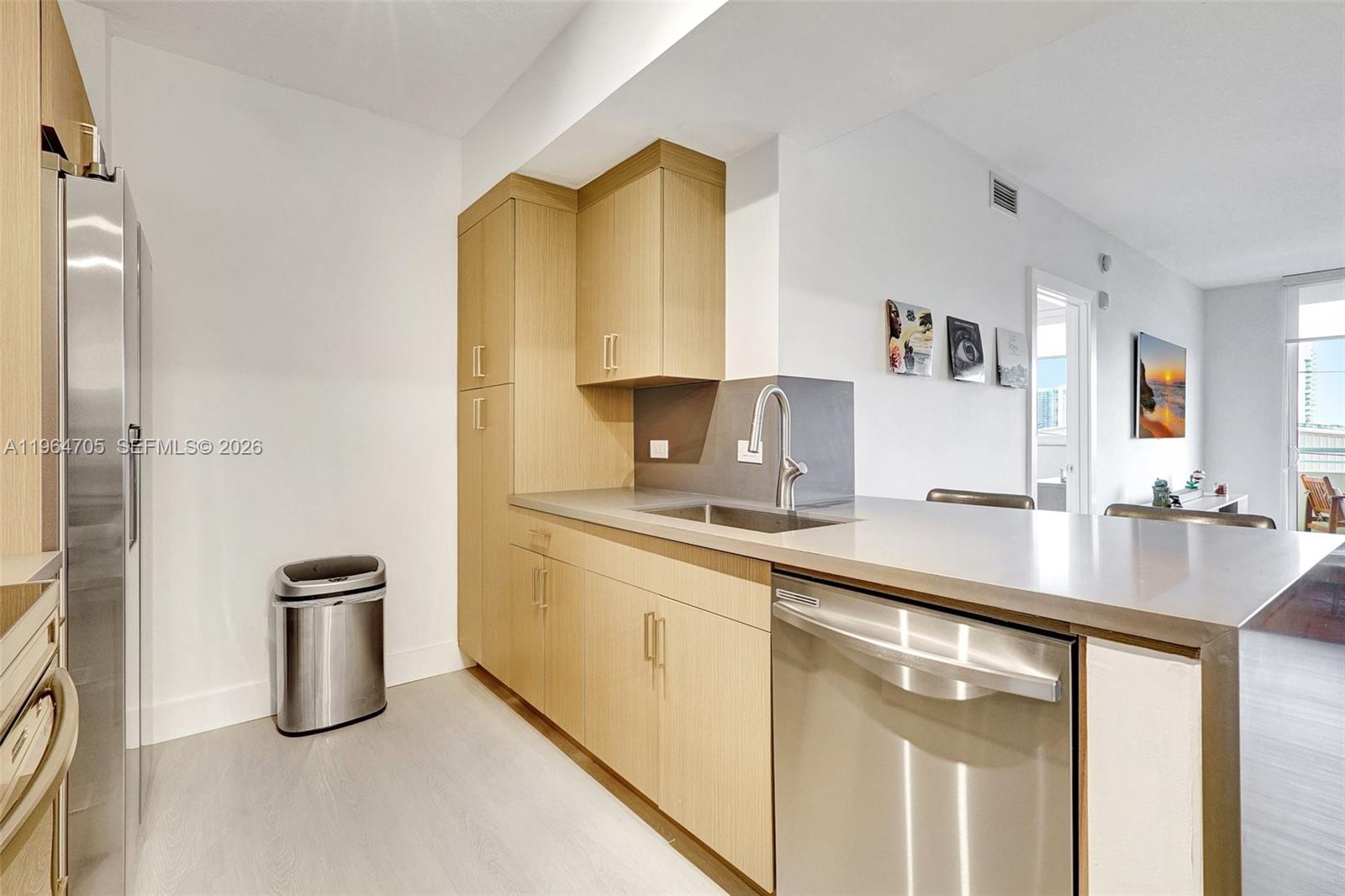 image The Venture at Aventura12