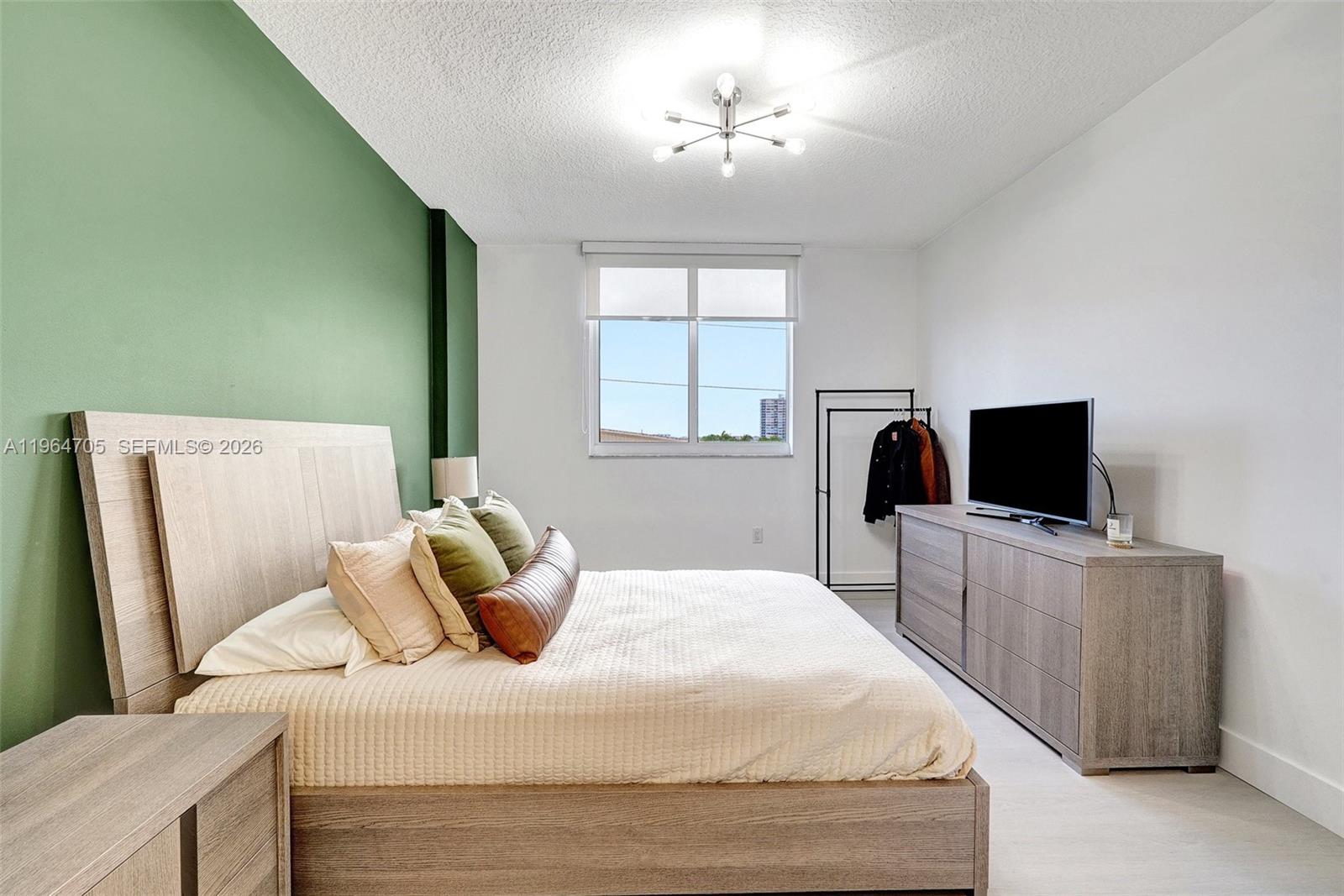 image The Venture at Aventura17