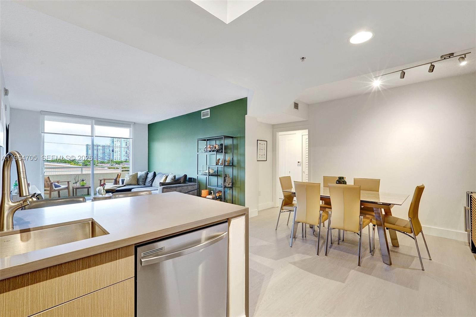 image The Venture at Aventura3