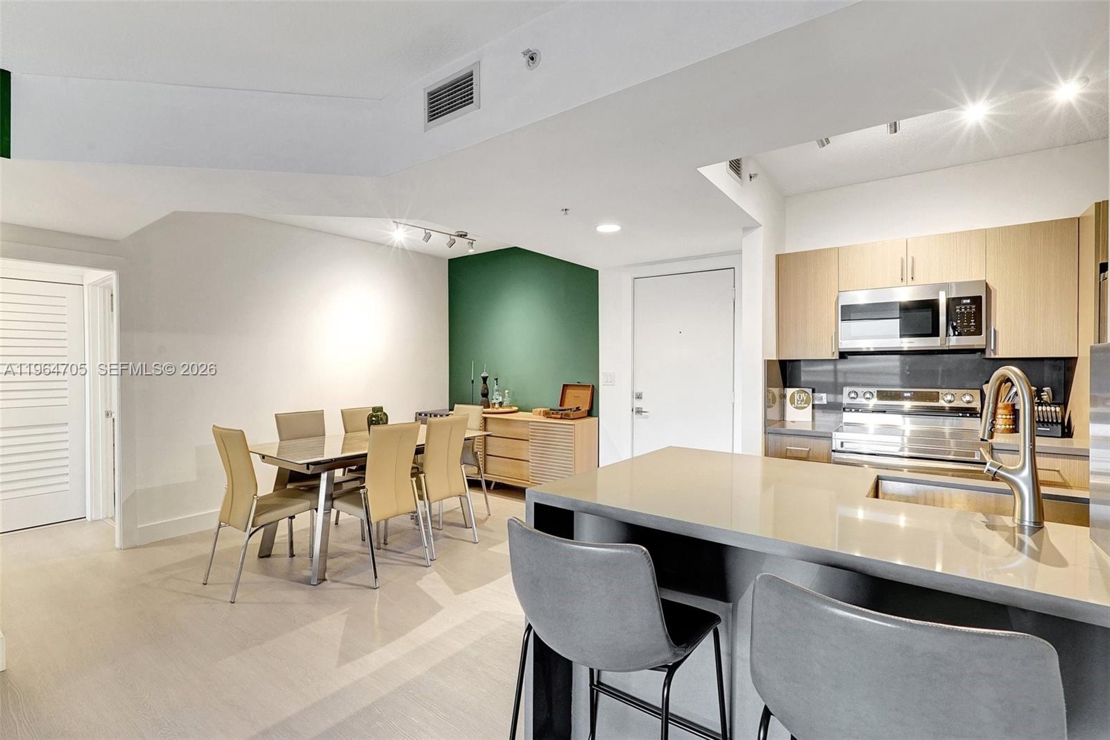 image The Venture at Aventura8