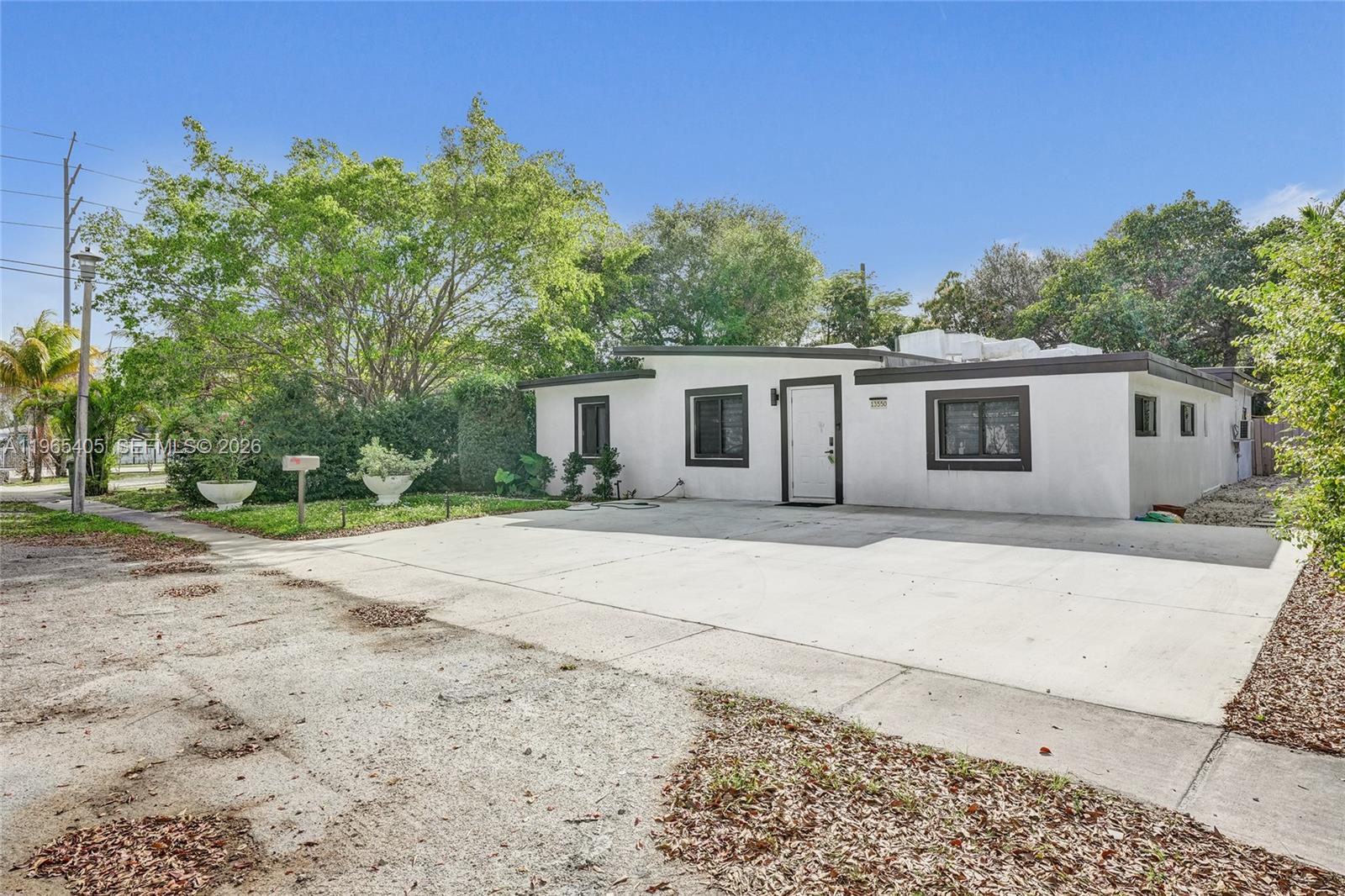 13550 NW 5th Ave North Miami, FL 33168