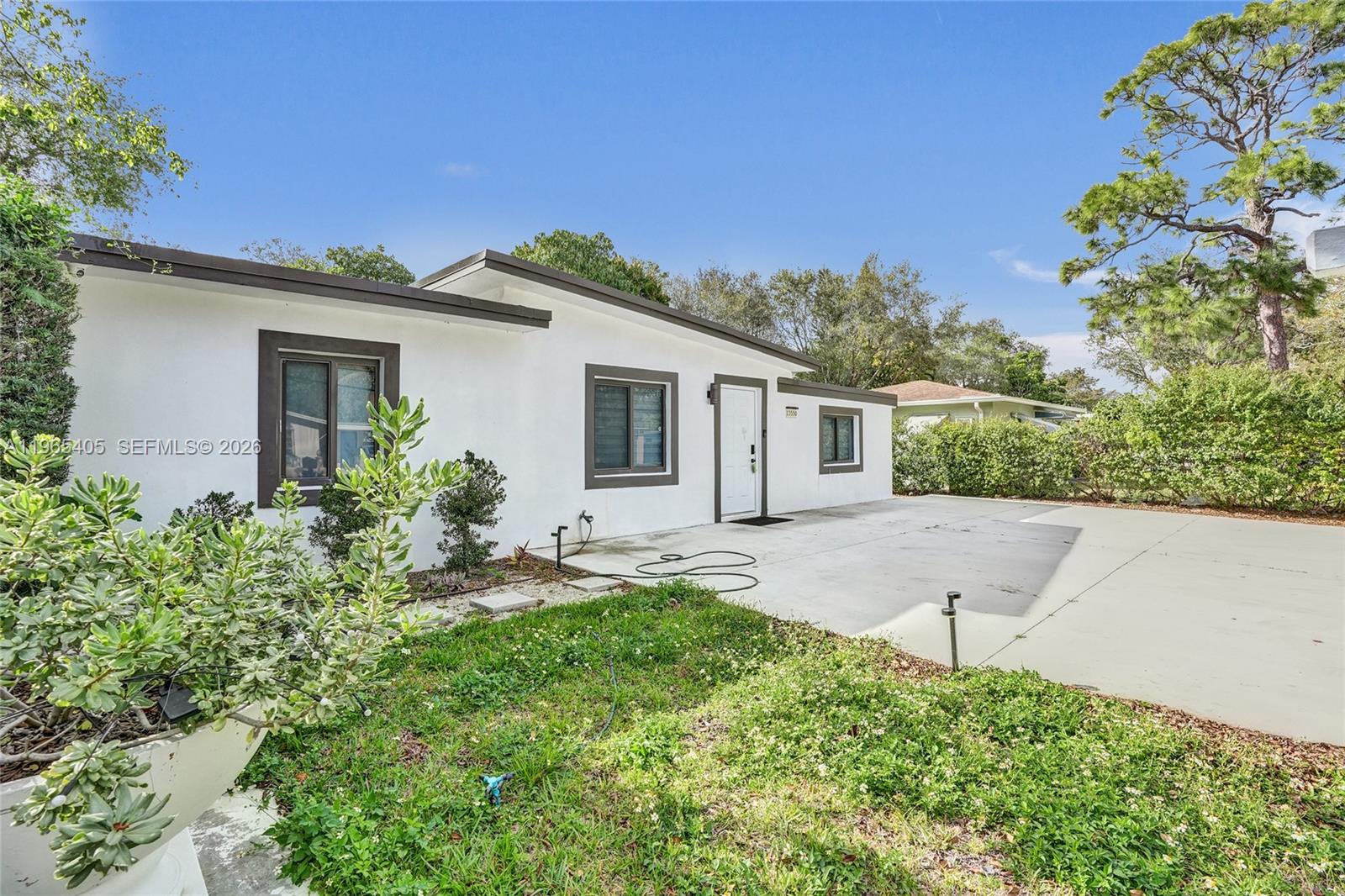 13550 NW 5th Ave North Miami, FL 33168