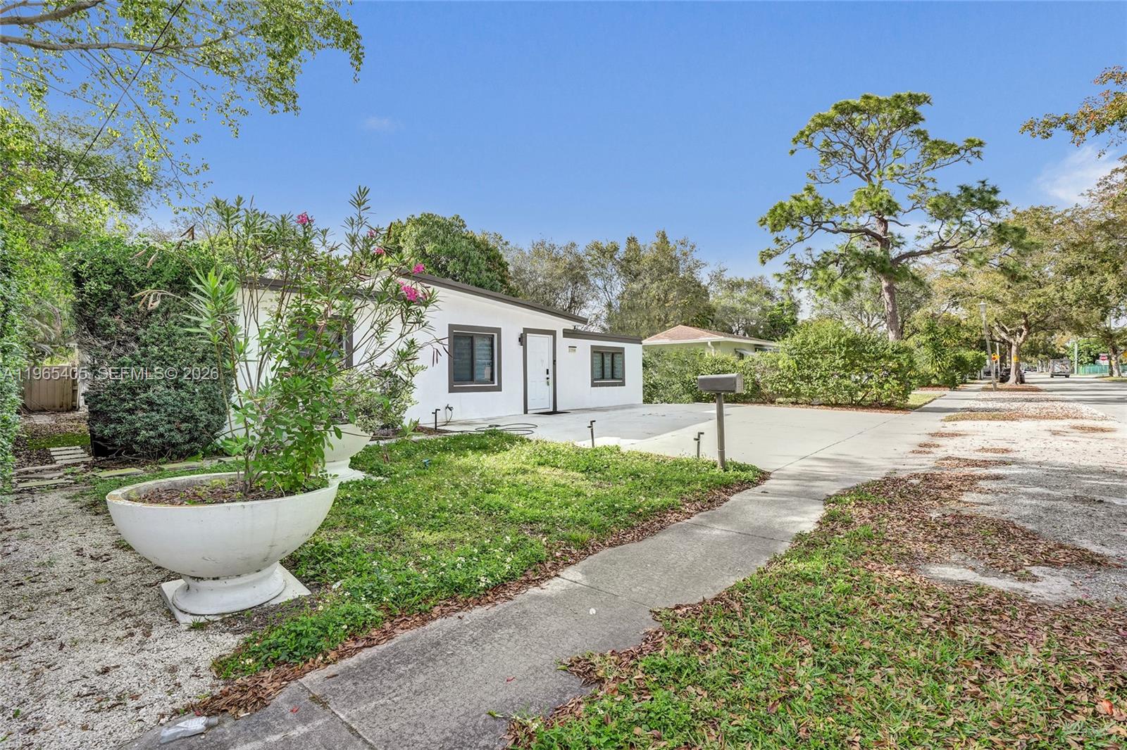 13550 NW 5th Ave North Miami, FL 33168