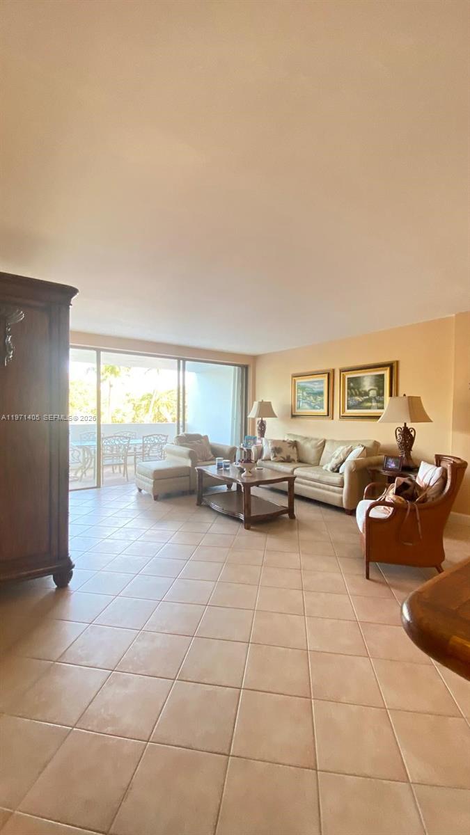 image Commodore Club East3