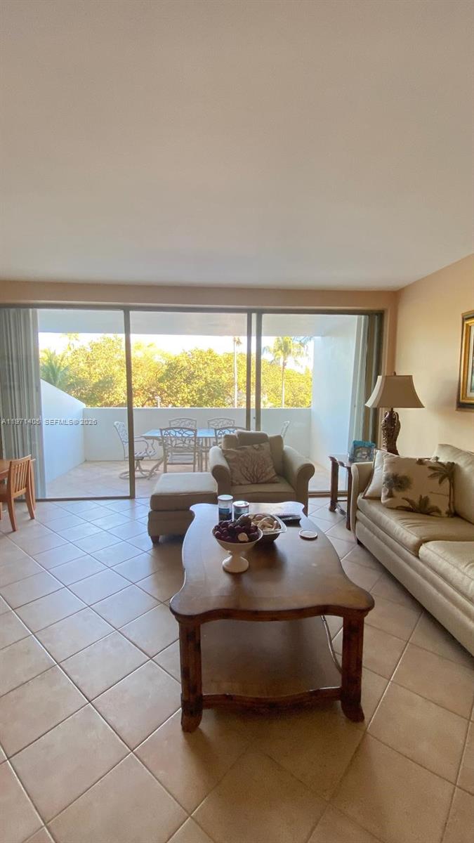 image Commodore Club East7