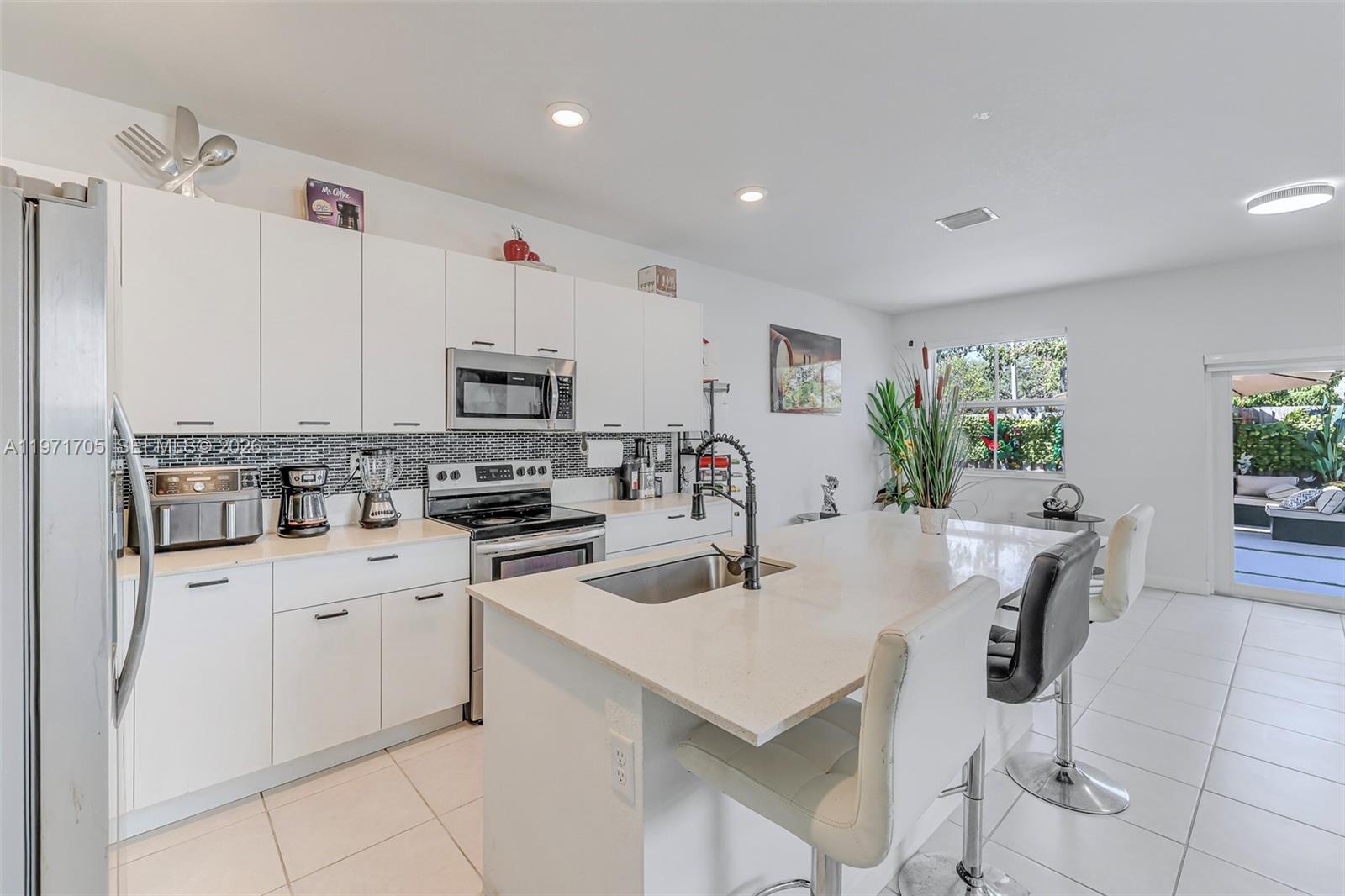 2369 NW 131st Cir Miami, FL 33167