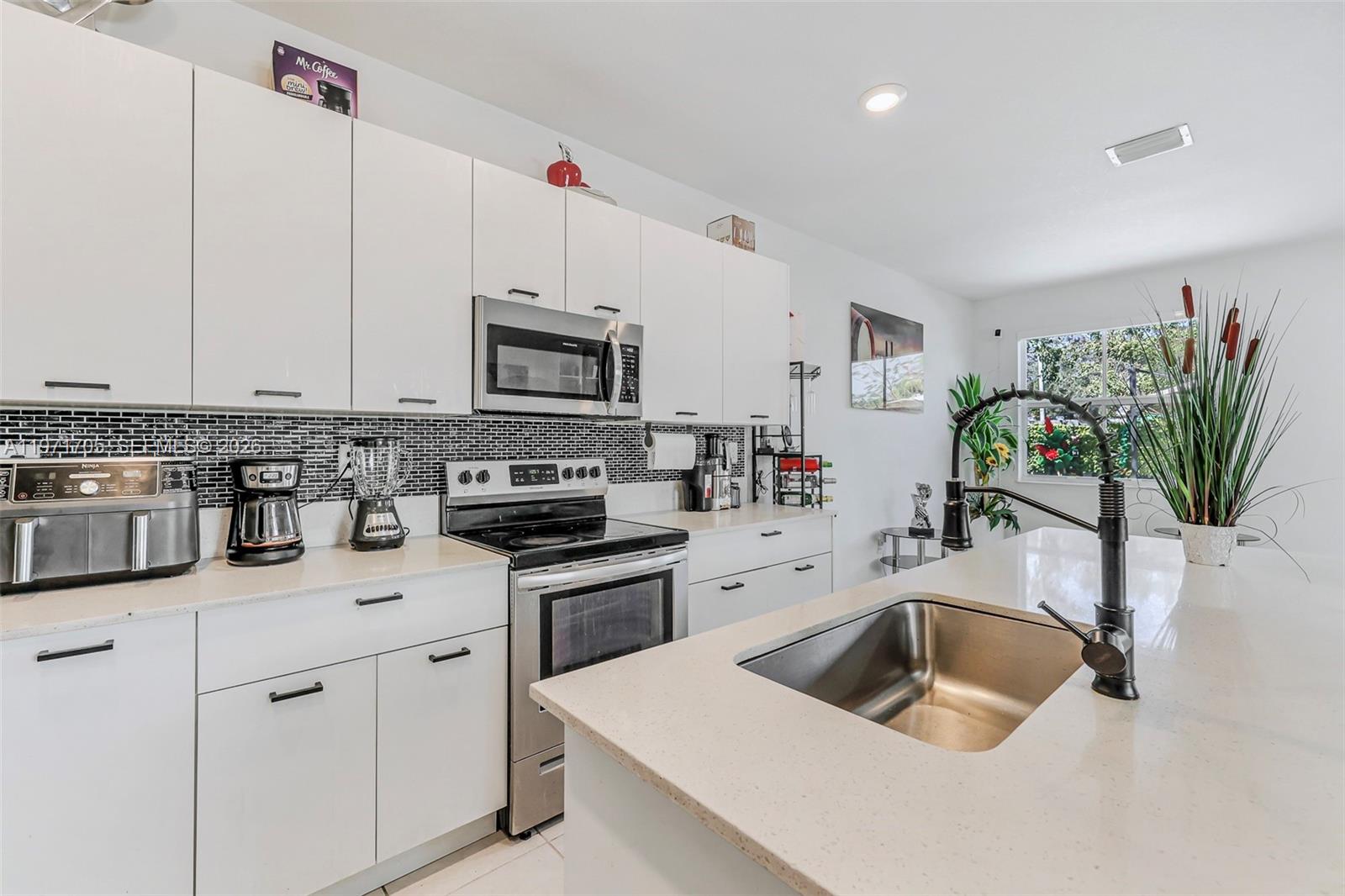 2369 NW 131st Cir Miami, FL 33167