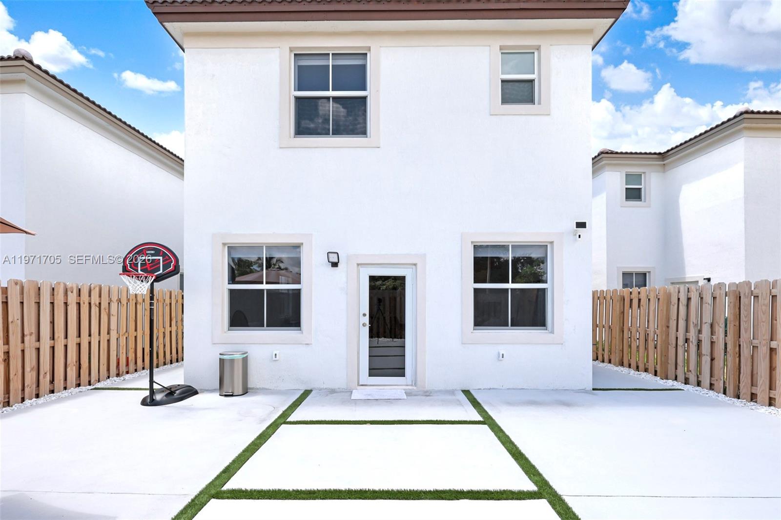 2369 NW 131st Cir Miami, FL 33167