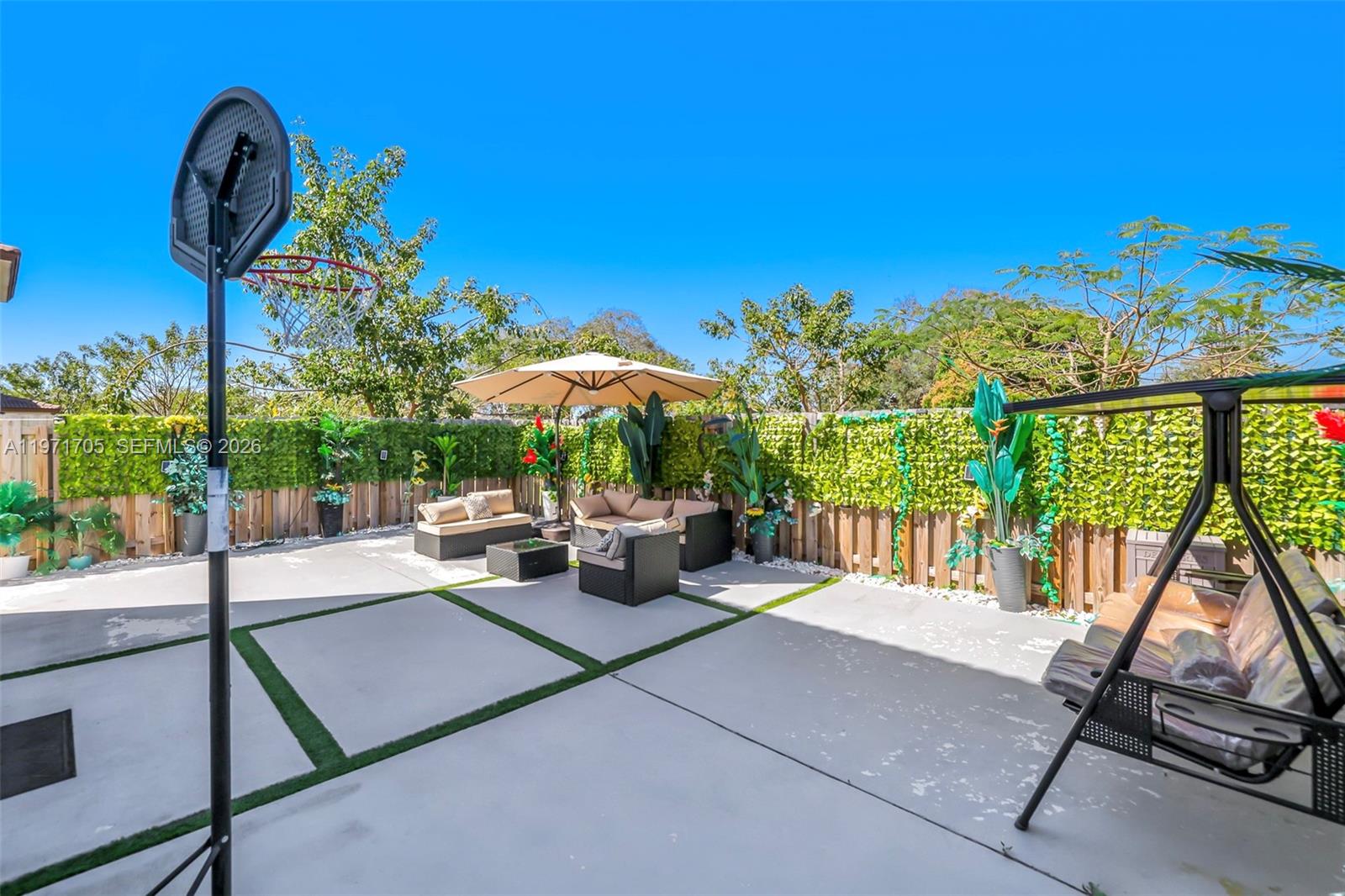 2369 NW 131st Cir Miami, FL 33167